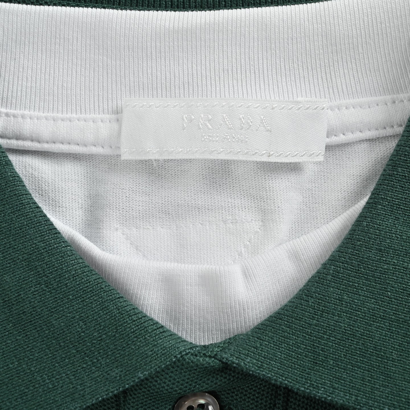 Prada/普拉达 拼接布标假两件Polo长袖-莆田鞋,莆田鞋货源,高仿鞋,高仿鞋货源,安福档口,莆田高仿鞋,莆田鞋批发,高仿鞋批发,莆田高仿运动鞋,高仿运动鞋,莆田运动鞋 Prada/普拉达 拼接布标假两件Polo长袖