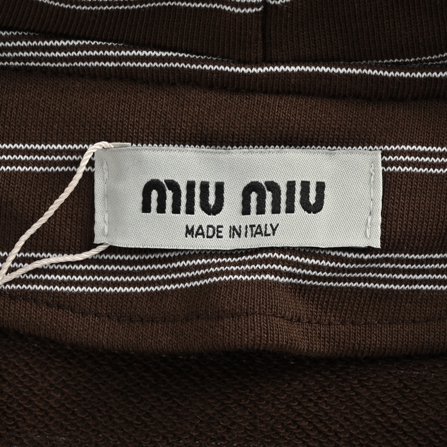 Miu Miu/缪缪 条纹logo刺绣拉链连帽外套-莆田鞋,莆田鞋货源,高仿鞋,高仿鞋货源,安福档口,莆田高仿鞋,莆田鞋批发,高仿鞋批发,莆田高仿运动鞋,高仿运动鞋,莆田运动鞋 Miu Miu/缪缪 条纹logo刺绣拉链连帽外套