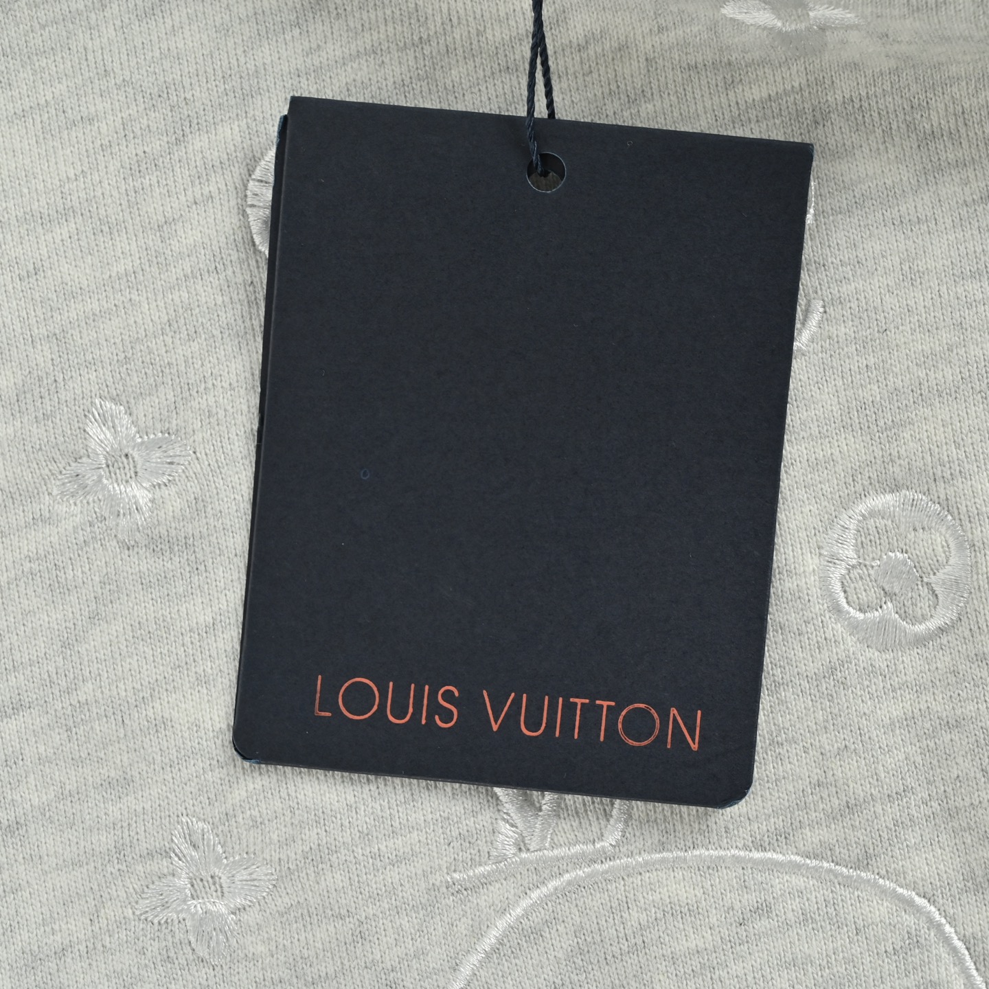 Louis Vuitton/路易威登 25Fw 暗纹老花拼接刺绣连帽卫衣-莆田鞋,莆田鞋货源,高仿鞋,高仿鞋货源,安福档口,莆田高仿鞋,莆田鞋批发,高仿鞋批发,莆田高仿运动鞋,高仿运动鞋,莆田运动鞋 Louis Vuitton/路易威登 25Fw 暗纹老花拼接刺绣连帽卫衣