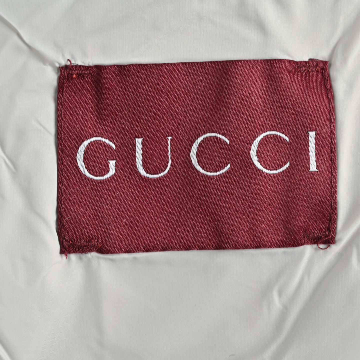 Gucci/古驰 胸前条纹logo连帽羽绒服-莆田鞋,莆田鞋货源,高仿鞋,高仿鞋货源,安福档口,莆田高仿鞋,莆田鞋批发,高仿鞋批发,莆田高仿运动鞋,高仿运动鞋,莆田运动鞋 Gucci/古驰 胸前条纹logo连帽羽绒服