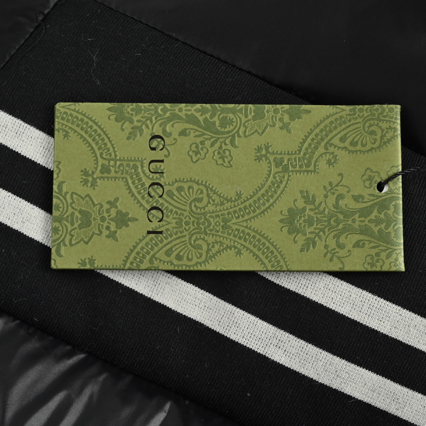 Gucci/古驰 胸前条纹logo立领羽绒服-莆田鞋,莆田鞋货源,高仿鞋,高仿鞋货源,安福档口,莆田高仿鞋,莆田鞋批发,高仿鞋批发,莆田高仿运动鞋,高仿运动鞋,莆田运动鞋 Gucci/古驰 胸前条纹logo立领羽绒服