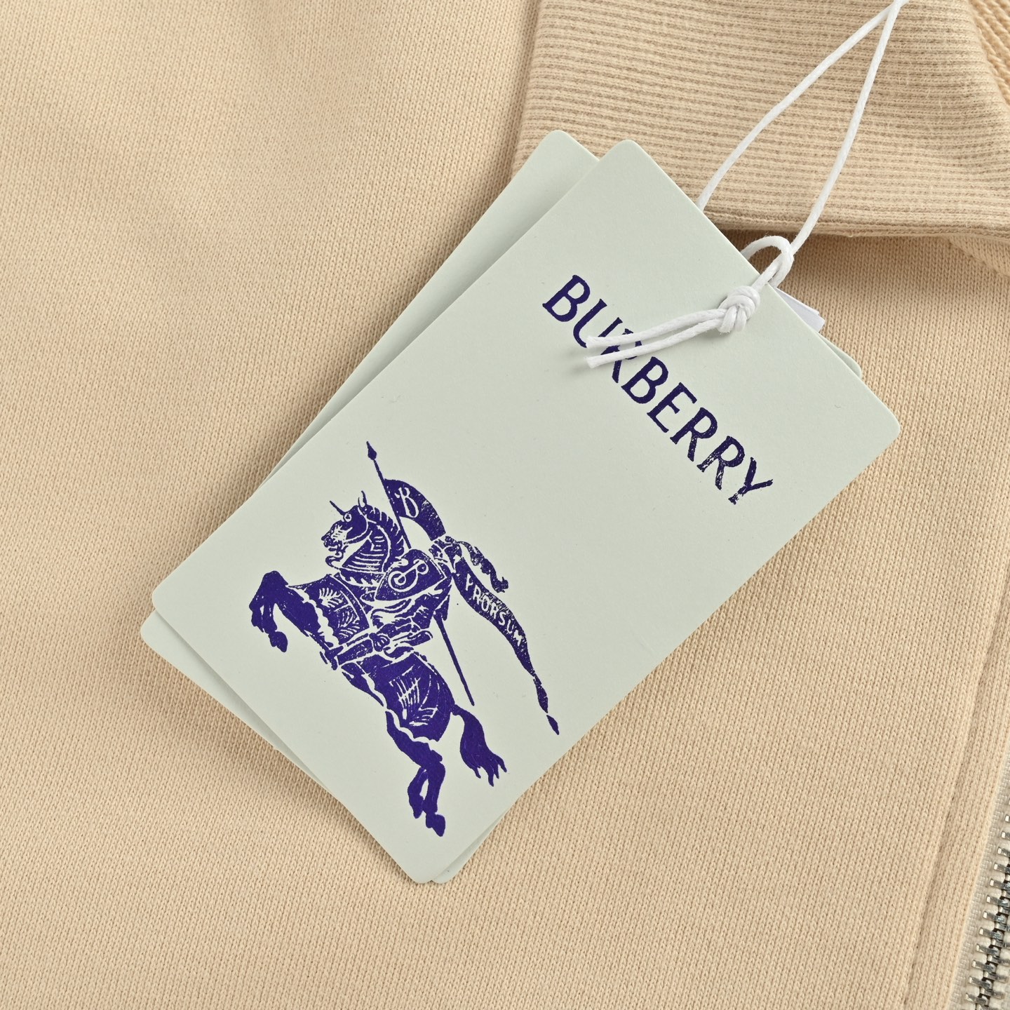 Burberry/巴宝莉 战马刺绣半拉链翻领卫衣-莆田鞋,莆田鞋货源,高仿鞋,高仿鞋货源,安福档口,莆田高仿鞋,莆田鞋批发,高仿鞋批发,莆田高仿运动鞋,高仿运动鞋,莆田运动鞋 Burberry/巴宝莉 战马刺绣半拉链翻领卫衣