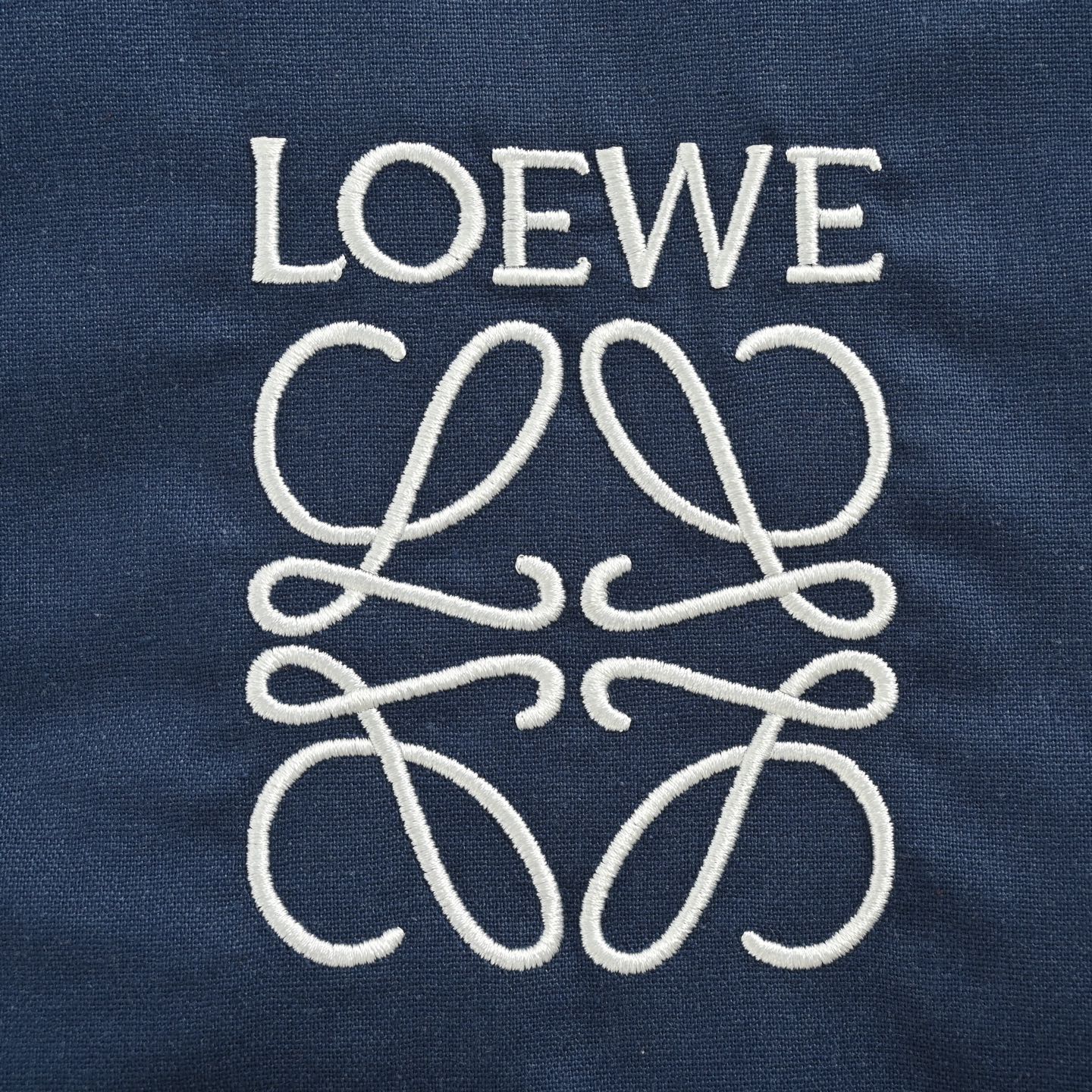 Loewe/罗意威 经典LOGO刺绣夹克外套-莆田鞋,莆田鞋货源,高仿鞋,高仿鞋货源,安福档口,莆田高仿鞋,莆田鞋批发,高仿鞋批发,莆田高仿运动鞋,高仿运动鞋,莆田运动鞋 Loewe/罗意威 经典LOGO刺绣夹克外套