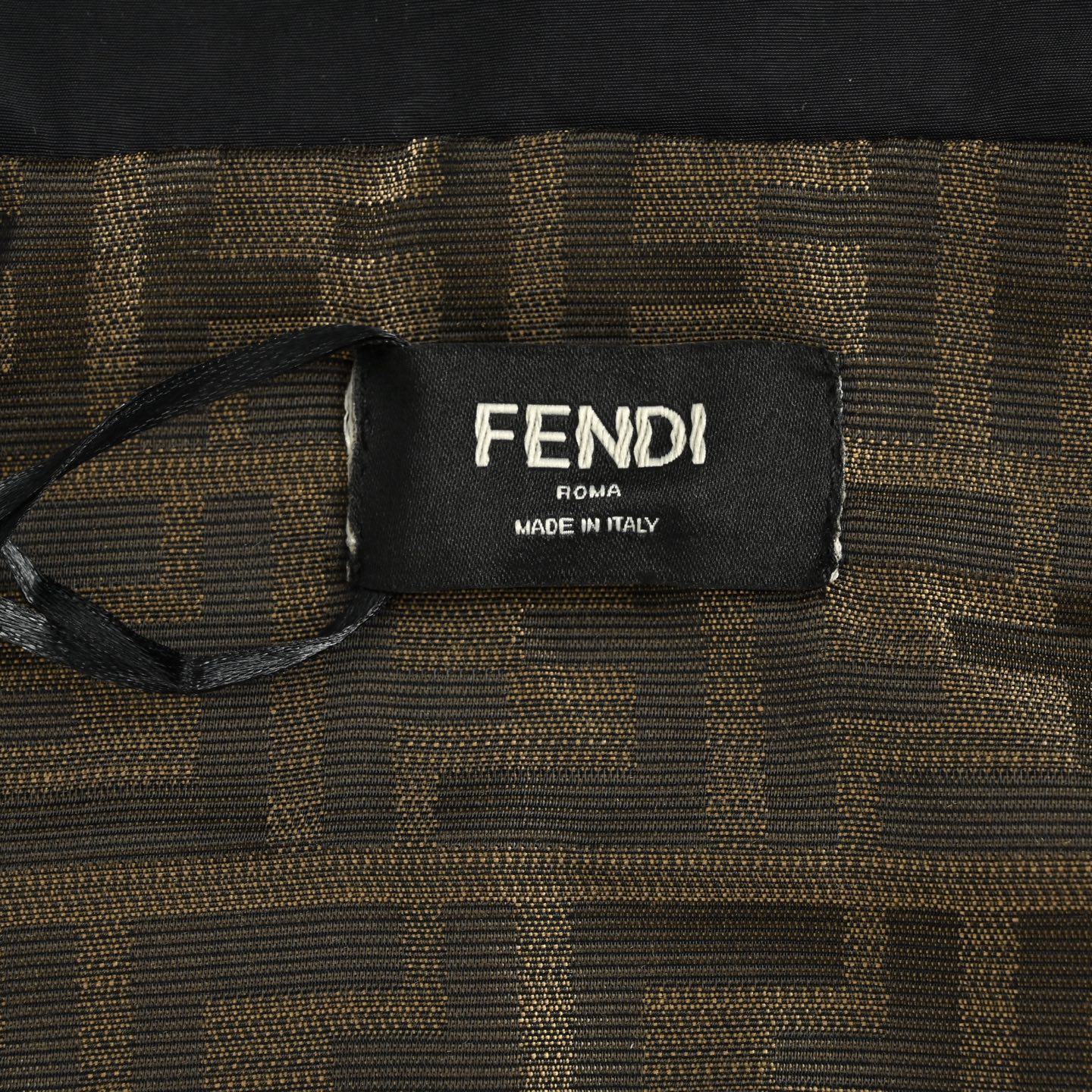 Fendi/芬迪 老花FF满印小怪兽拉链外套-莆田鞋,莆田鞋货源,高仿鞋,高仿鞋货源,安福档口,莆田高仿鞋,莆田鞋批发,高仿鞋批发,莆田高仿运动鞋,高仿运动鞋,莆田运动鞋 Fendi/芬迪 老花FF满印小怪兽拉链外套