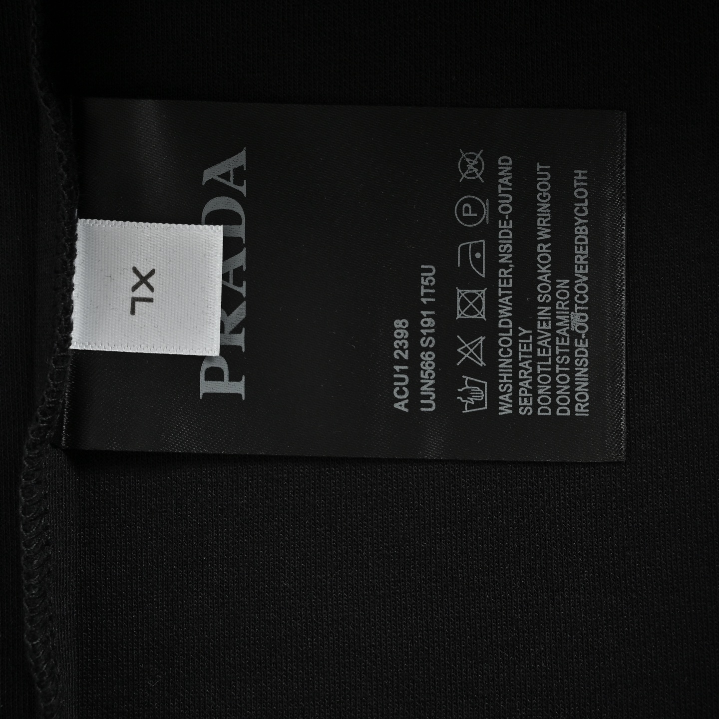 Prada/普拉达 25Fw 后背大logo徽标签名刺绣长袖T恤 黑色 白色-莆田鞋,莆田鞋货源,高仿鞋,高仿鞋货源,安福档口,莆田高仿鞋,莆田鞋批发,高仿鞋批发,莆田高仿运动鞋,高仿运动鞋,莆田运动鞋 Prada/普拉达 25Fw 后背大logo徽标签名刺绣长袖T恤 黑色 白色
