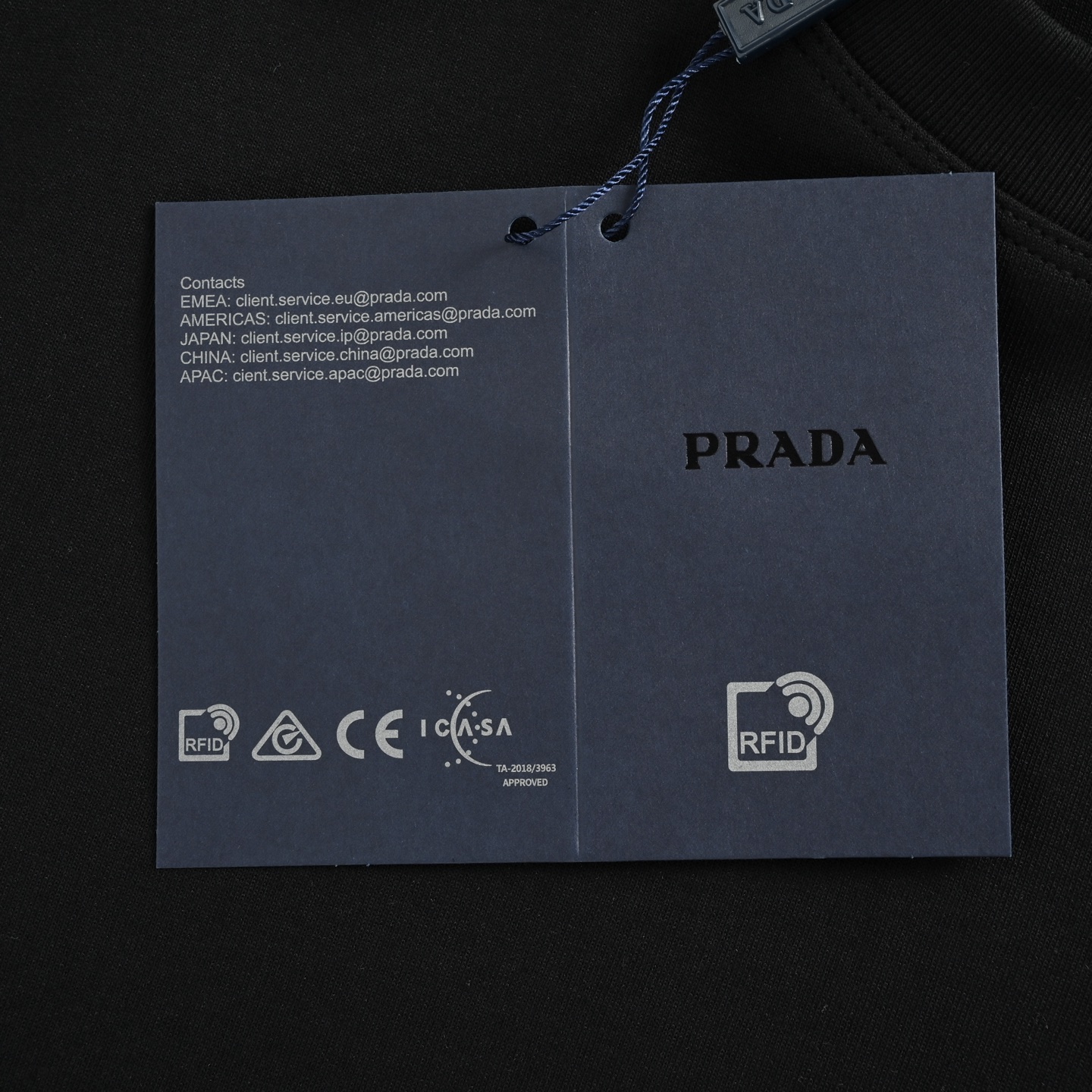 Prada/普拉达 25Fw 后背大logo徽标签名刺绣长袖T恤 黑色 白色-莆田鞋,莆田鞋货源,高仿鞋,高仿鞋货源,安福档口,莆田高仿鞋,莆田鞋批发,高仿鞋批发,莆田高仿运动鞋,高仿运动鞋,莆田运动鞋 Prada/普拉达 25Fw 后背大logo徽标签名刺绣长袖T恤 黑色 白色