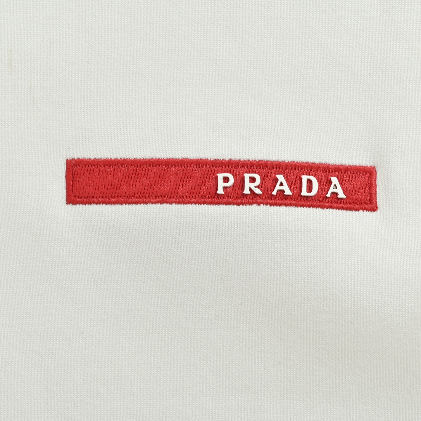 Prada/普拉达 胸口logo字母饰条刺绣长袖T恤 黑色 白色