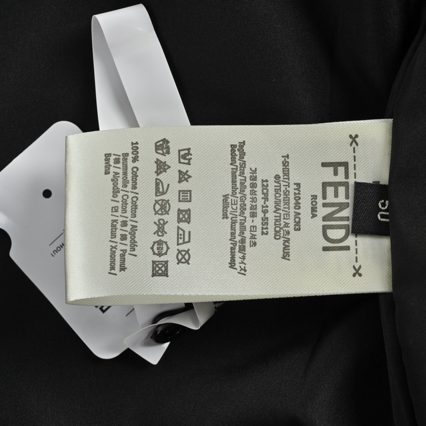 Fendi/芬迪 暗纹满印立领尼龙夹克外套-莆田鞋,莆田鞋货源,高仿鞋,高仿鞋货源,安福档口,莆田高仿鞋,莆田鞋批发,高仿鞋批发,莆田高仿运动鞋,高仿运动鞋,莆田运动鞋 Fendi/芬迪 暗纹满印立领尼龙夹克外套