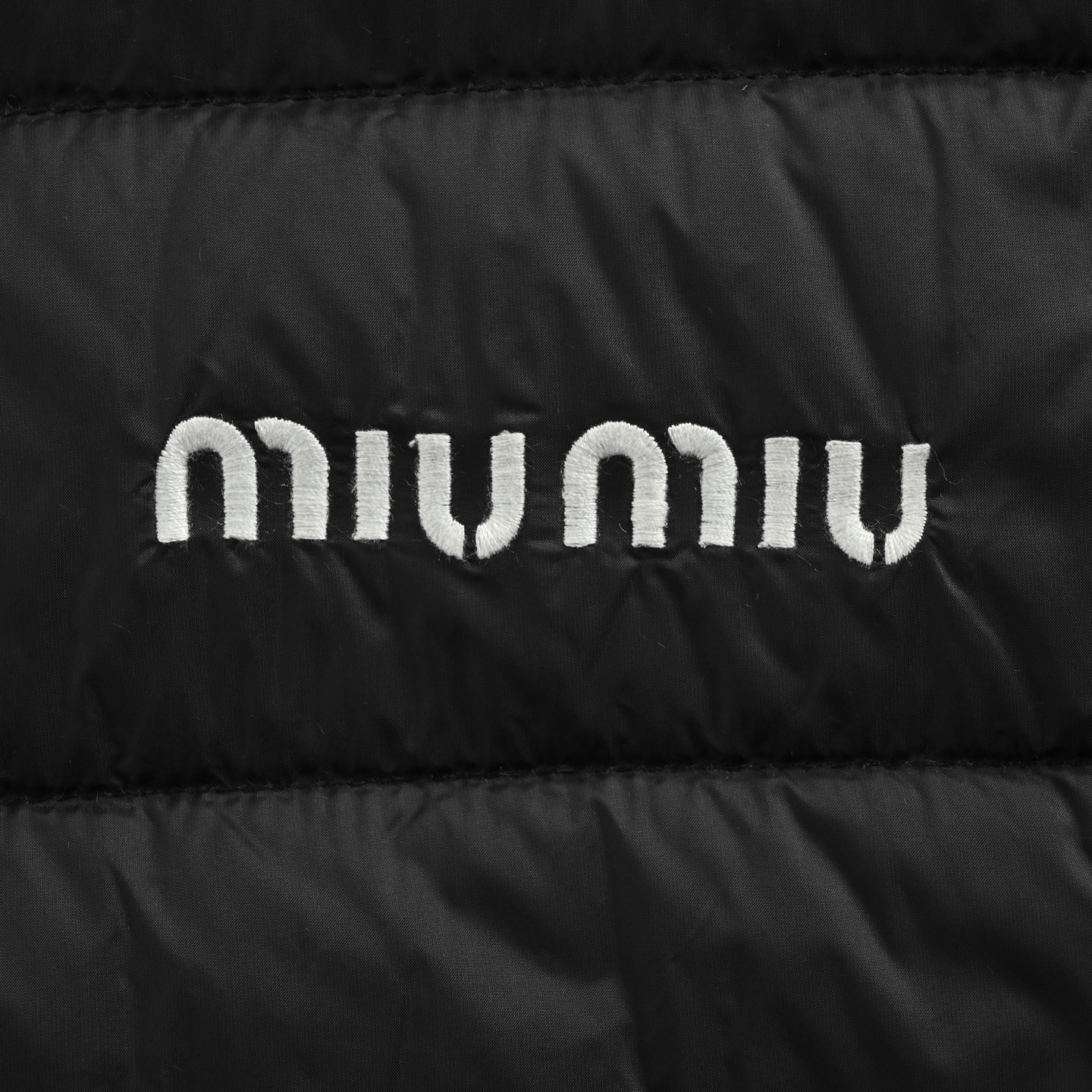 Miu Miu/缪缪 小标连帽羽绒服