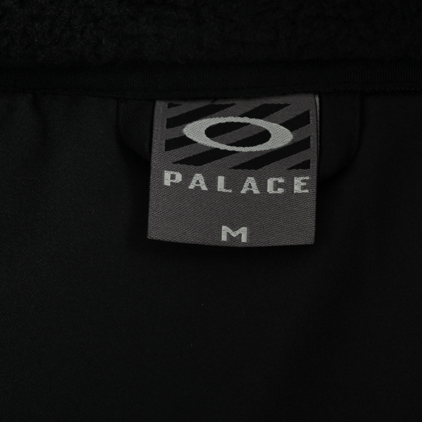 Palace & Oakley 25Fw 联名O字母立领摇粒绒外套