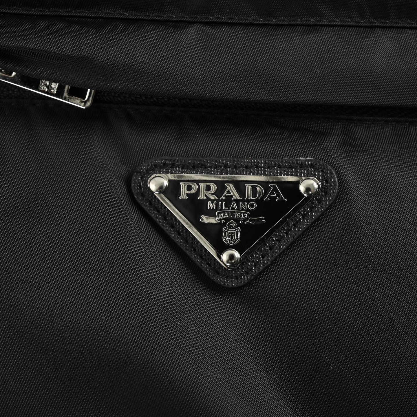 Prada/普拉达 女士三角标连帽羽绒服