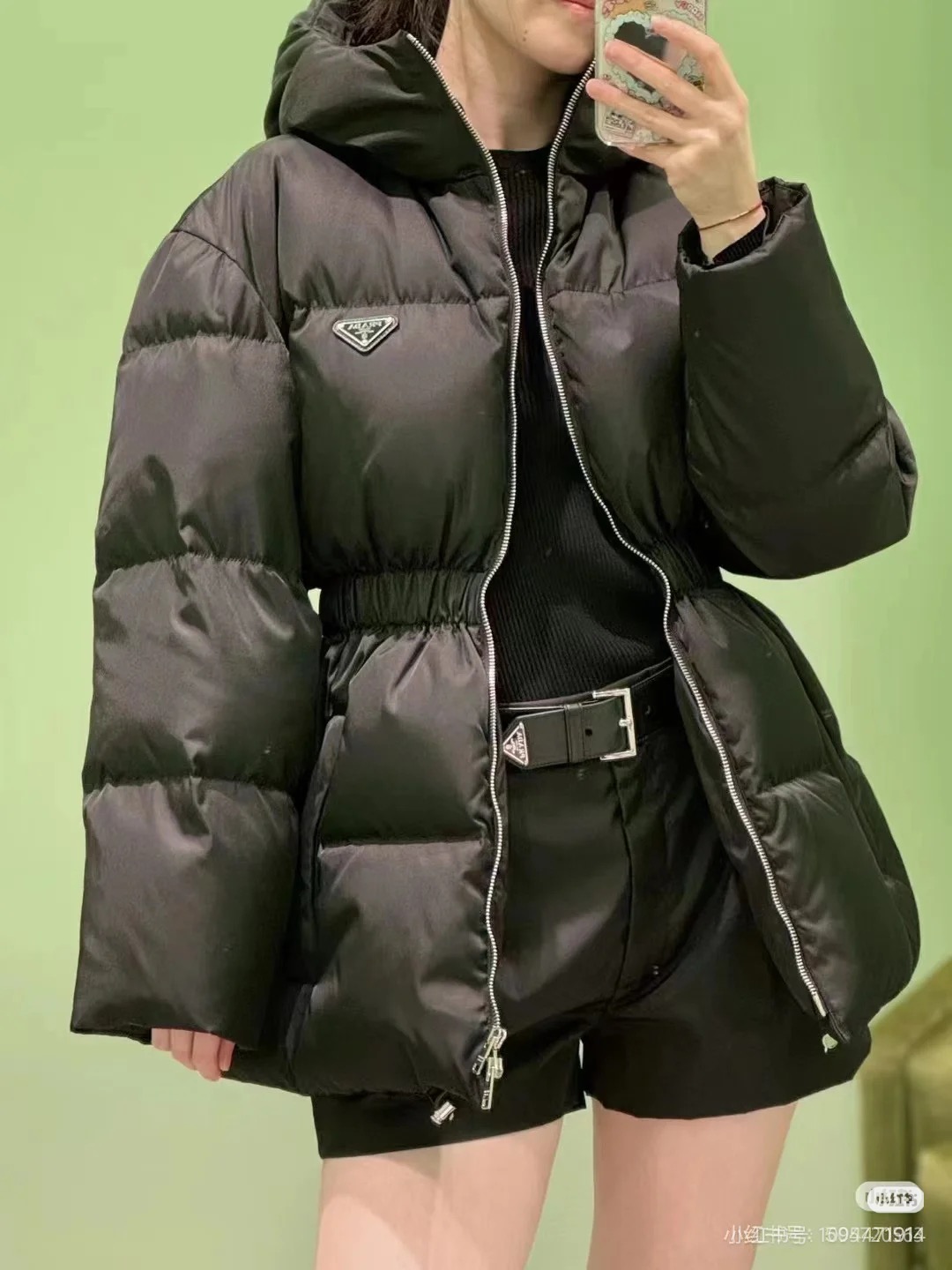 Prada/普拉达 女士三角标收腰中长款羽绒服上身效果#