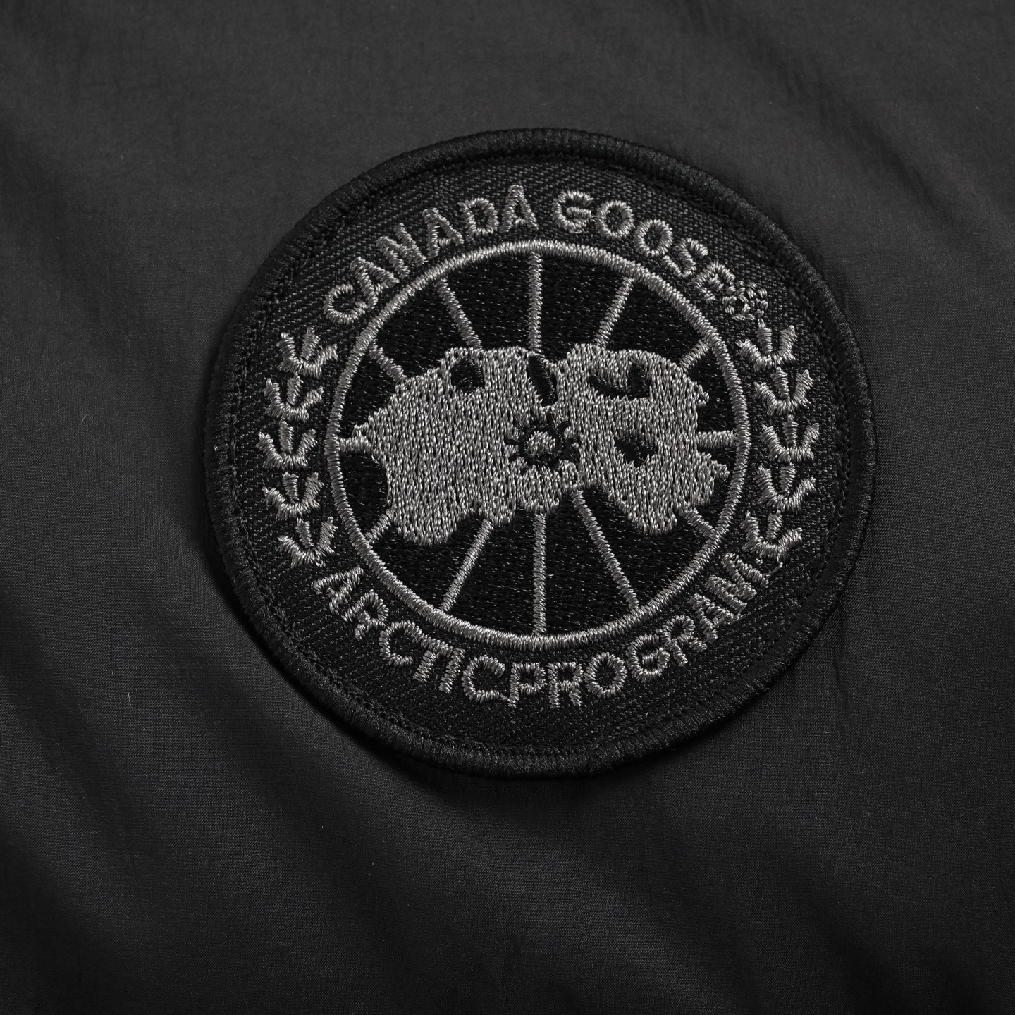 Canada Goose/加拿大鹅 黑标刺绣连帽羽绒服