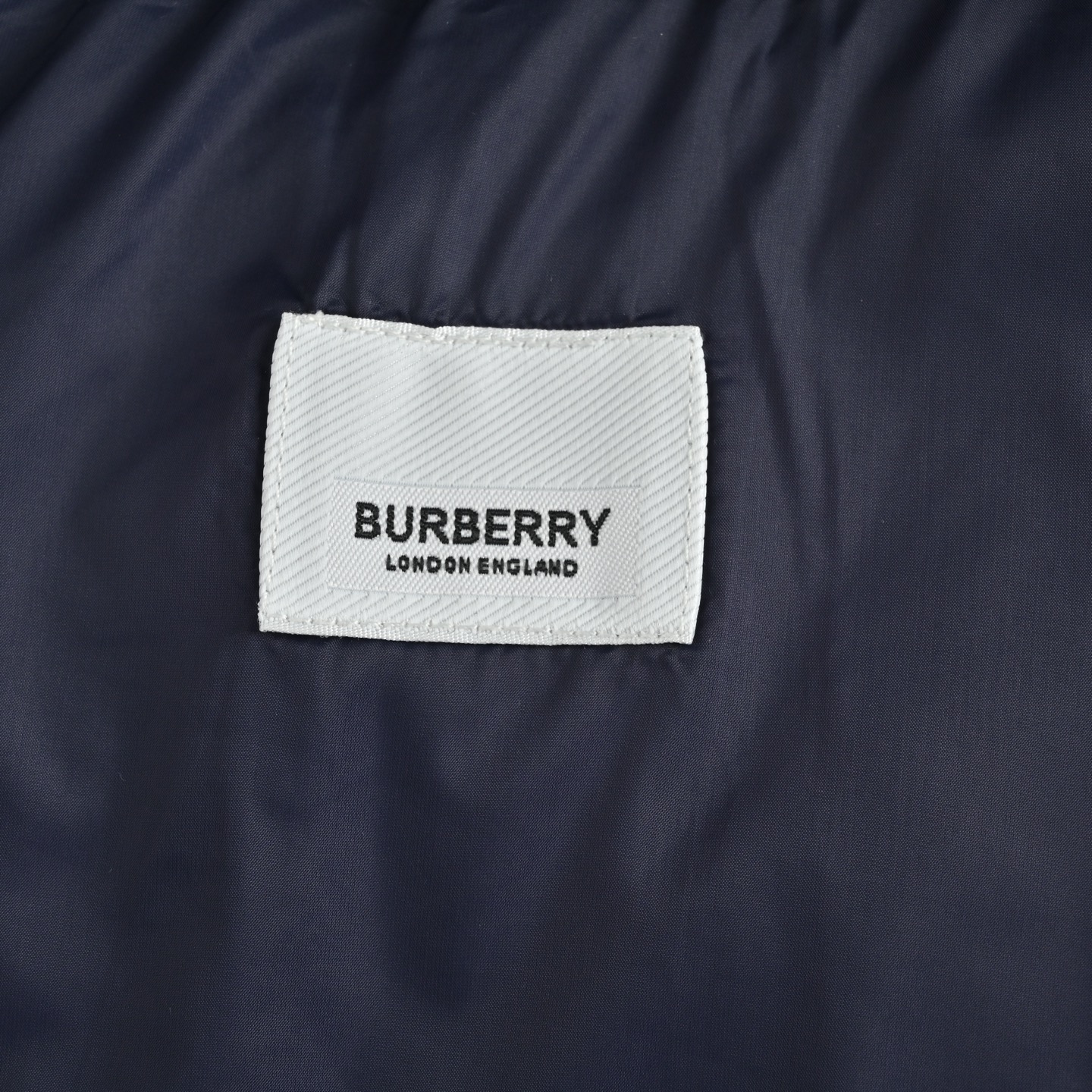 Burberry/巴宝莉 25Fw 硅胶徽标羽绒服 男女同款巴宝莉羽绒服-莆田鞋,莆田鞋货源,高仿鞋,高仿鞋货源,安福档口,莆田高仿鞋,莆田鞋批发,高仿鞋批发,莆田高仿运动鞋,高仿运动鞋,莆田运动鞋 Burberry/巴宝莉 25Fw 硅胶徽标羽绒服 男女同款巴宝莉羽绒服