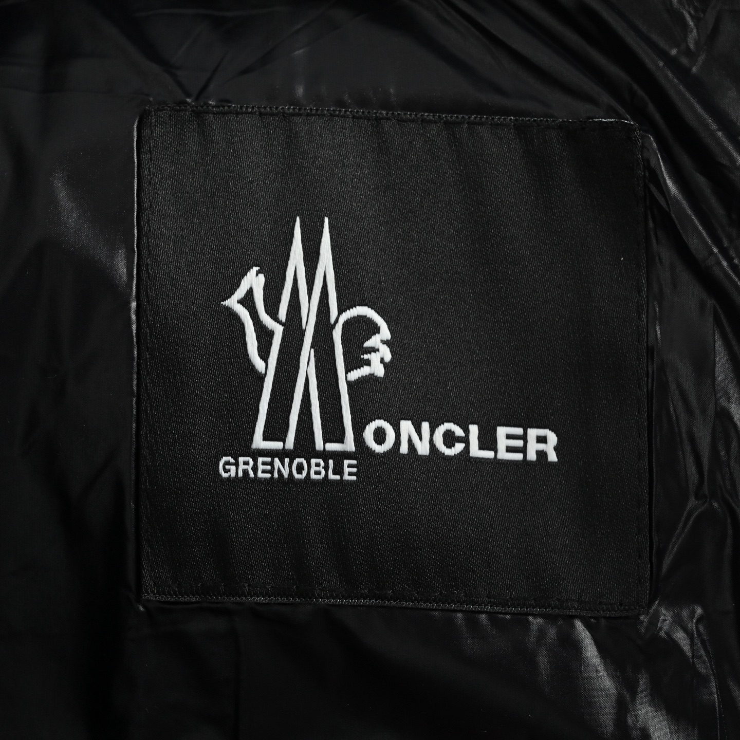 Moncler/蒙口 25Fw 袖袋连帽羽绒服 黑色 咖色-莆田鞋,莆田鞋货源,高仿鞋,高仿鞋货源,安福档口,莆田高仿鞋,莆田鞋批发,高仿鞋批发,莆田高仿运动鞋,高仿运动鞋,莆田运动鞋 Moncler/蒙口 25Fw 袖袋连帽羽绒服 黑色 咖色
