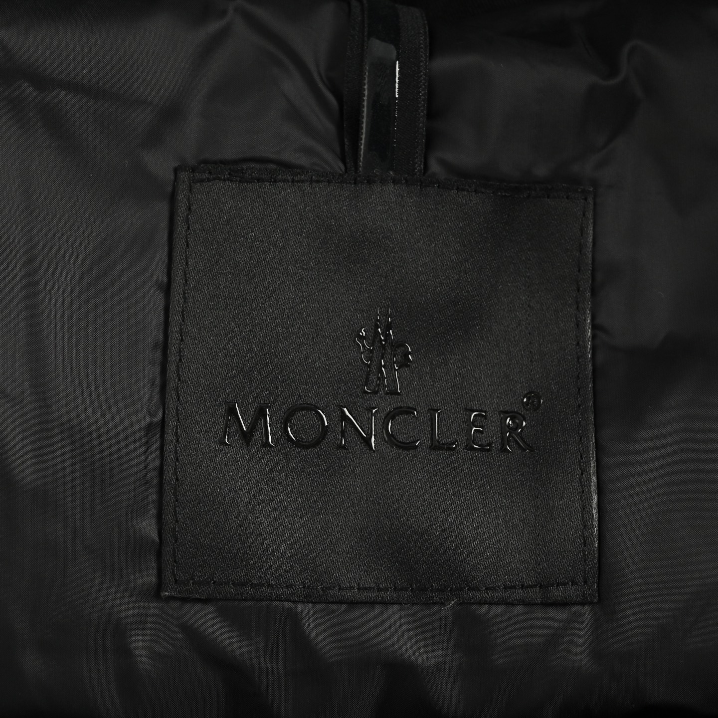 Moncler/蒙口 25Fw 硅胶章仔羽绒马甲