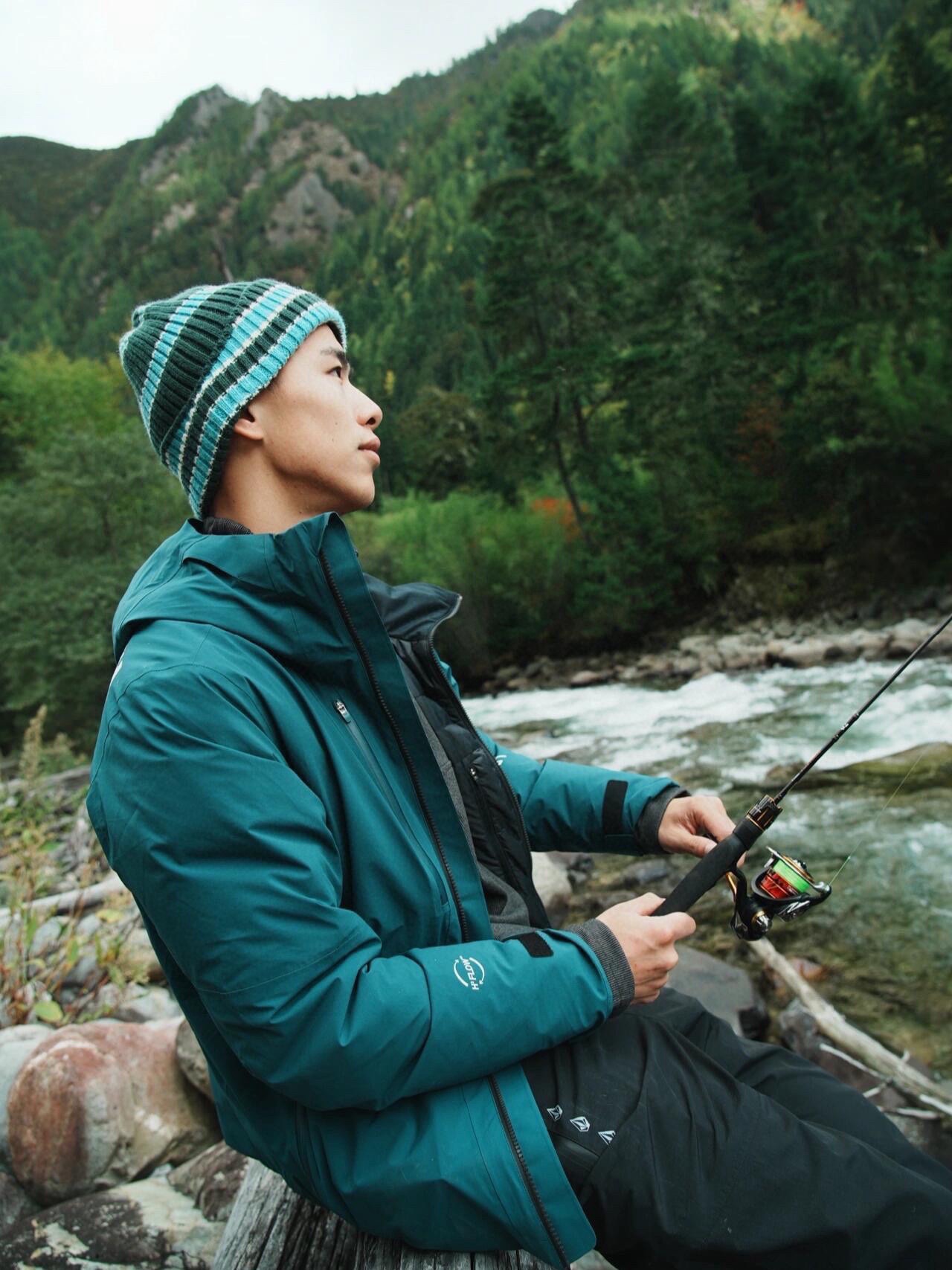 Hellyhansen/海丽汉森 HH户外登山防寒防风羽绒服上身效果#