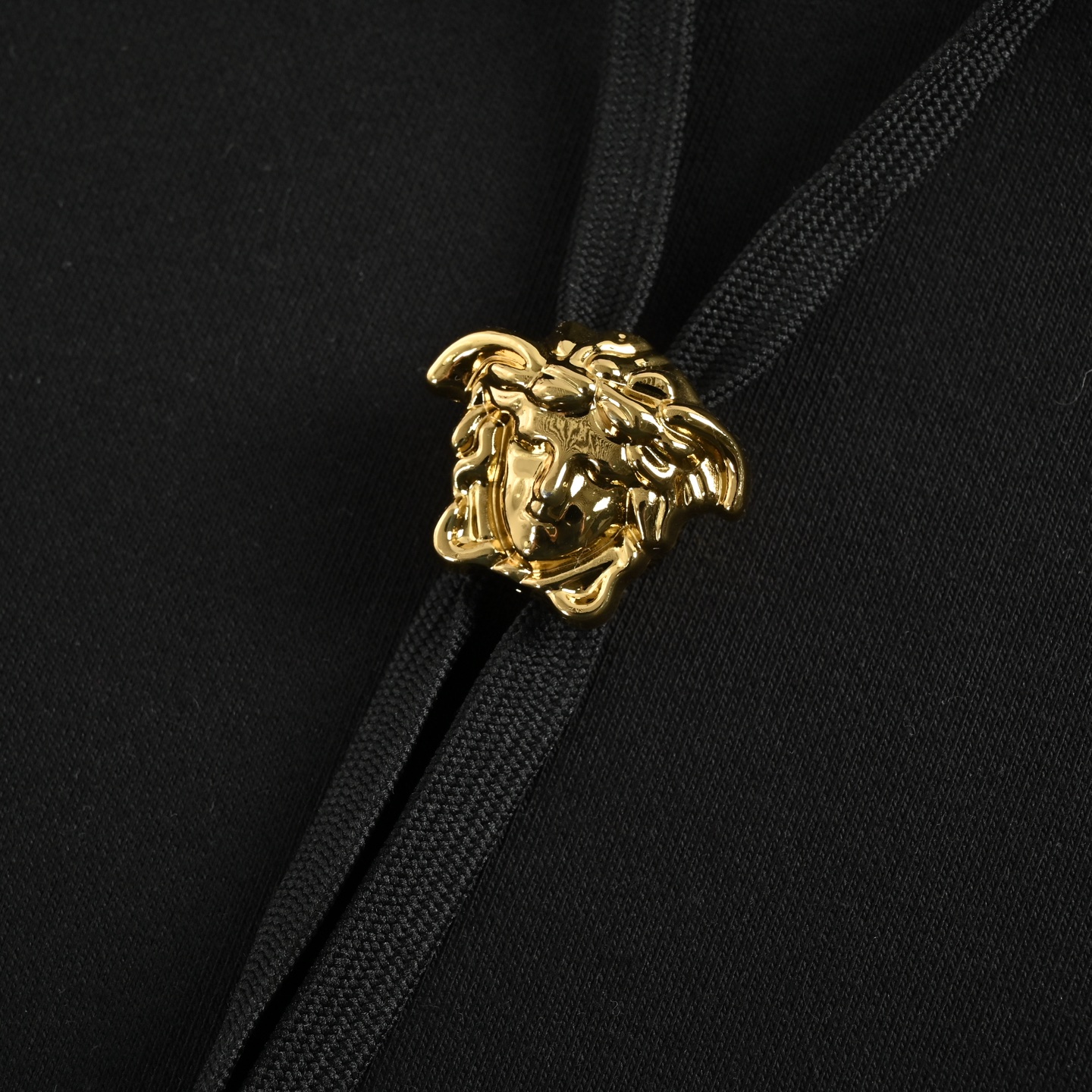 VERSACE/范思哲 纯色胸扣连帽卫衣