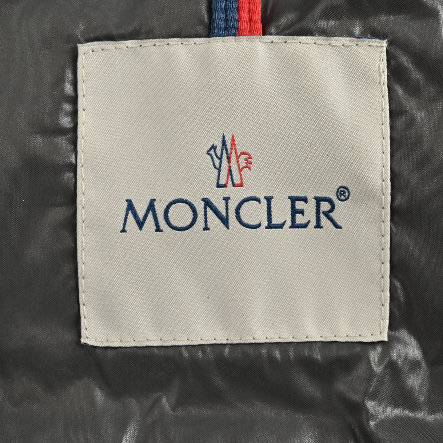 Moncler/蒙口 经典立领羽绒马甲 Moncler蒙口最经典的羽绒马甲MONCLER