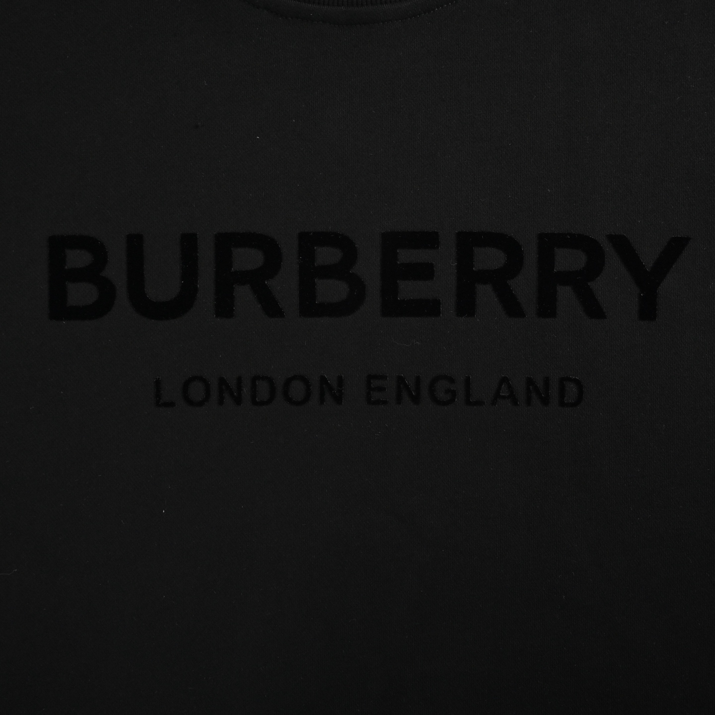 Burberry/巴宝莉 25Fw 植绒字母圆领卫衣-莆田鞋,莆田鞋货源,高仿鞋,高仿鞋货源,安福档口,莆田高仿鞋,莆田鞋批发,高仿鞋批发,莆田高仿运动鞋,高仿运动鞋,莆田运动鞋 Burberry/巴宝莉 25Fw 植绒字母圆领卫衣