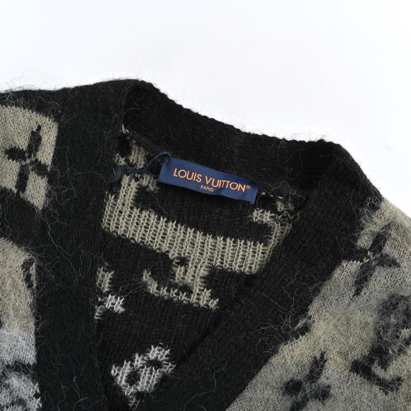 Louis Vuitton/路易威登 24Fw Monogram老花马海毛开衫毛衣-莆田鞋,莆田鞋货源,高仿鞋,高仿鞋货源,安福档口,莆田高仿鞋,莆田鞋批发,高仿鞋批发,莆田高仿运动鞋,高仿运动鞋,莆田运动鞋 Louis Vuitton/路易威登 24Fw Monogram老花马海毛开衫毛衣