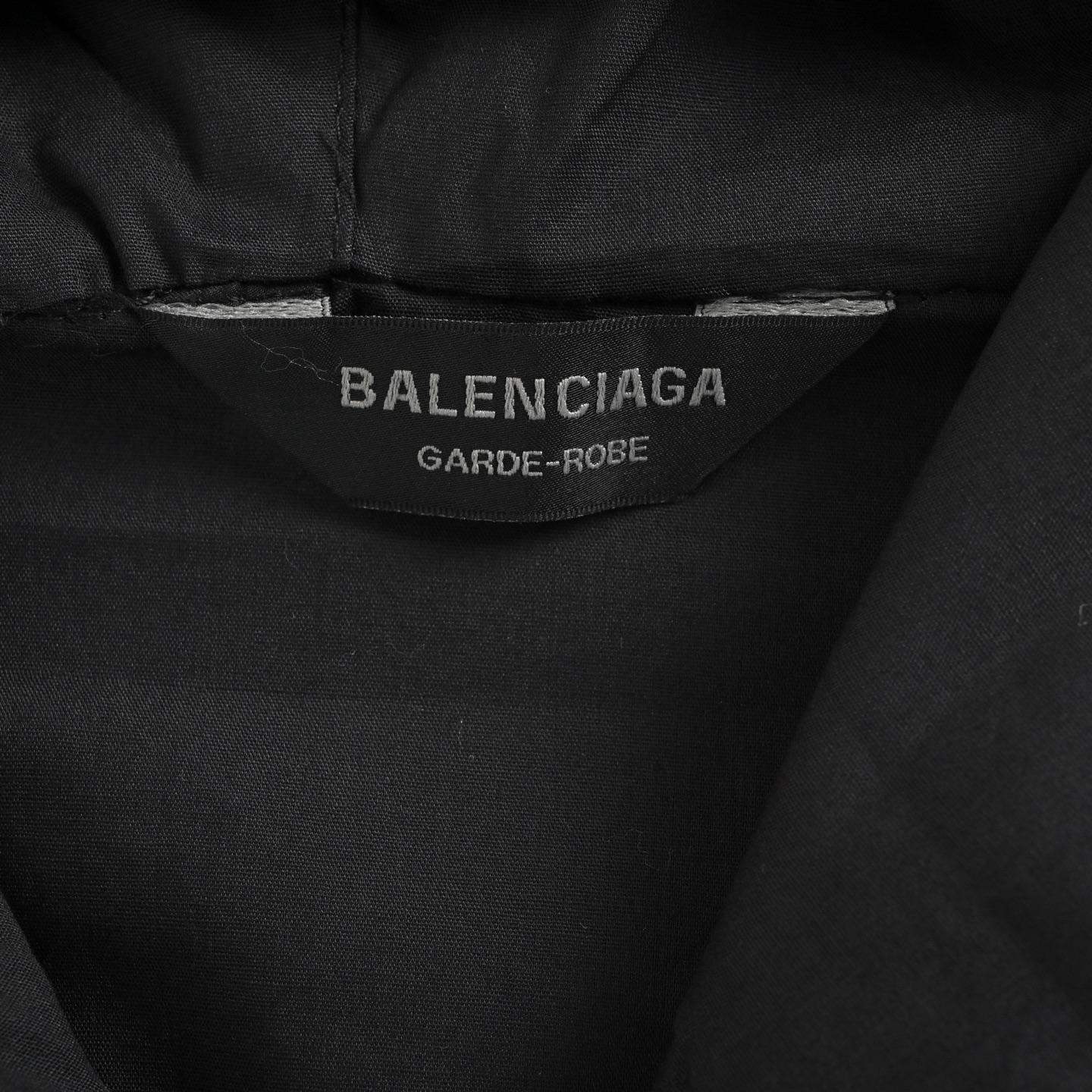 Balenciaga/巴黎世家 25Fw 廓形剪裁连帽衬衫-莆田鞋,莆田鞋货源,高仿鞋,高仿鞋货源,安福档口,莆田高仿鞋,莆田鞋批发,高仿鞋批发,莆田高仿运动鞋,高仿运动鞋,莆田运动鞋 Balenciaga/巴黎世家 25Fw 廓形剪裁连帽衬衫