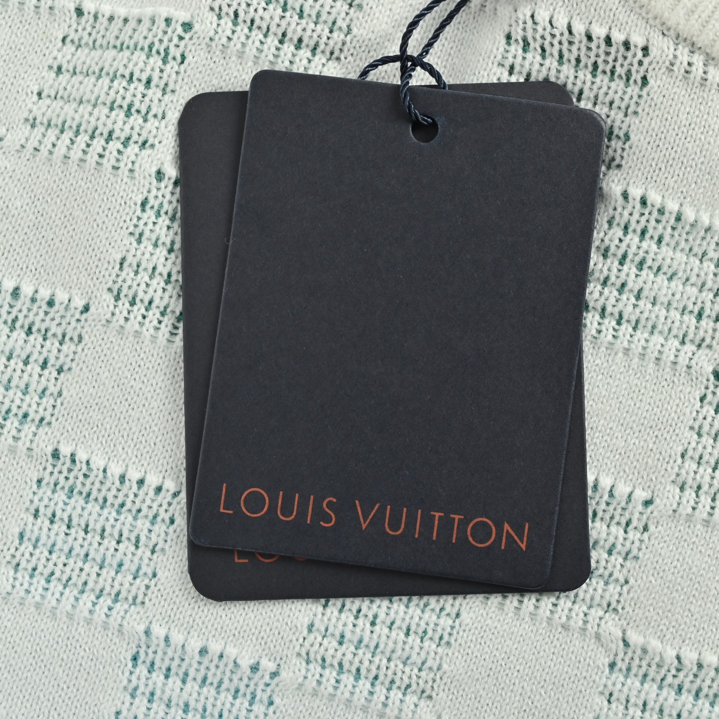 Louis Vuitton/路易威登 渐变满印棋盘格圆领毛衣-莆田鞋,莆田鞋货源,高仿鞋,高仿鞋货源,安福档口,莆田高仿鞋,莆田鞋批发,高仿鞋批发,莆田高仿运动鞋,高仿运动鞋,莆田运动鞋 Louis Vuitton/路易威登 渐变满印棋盘格圆领毛衣
