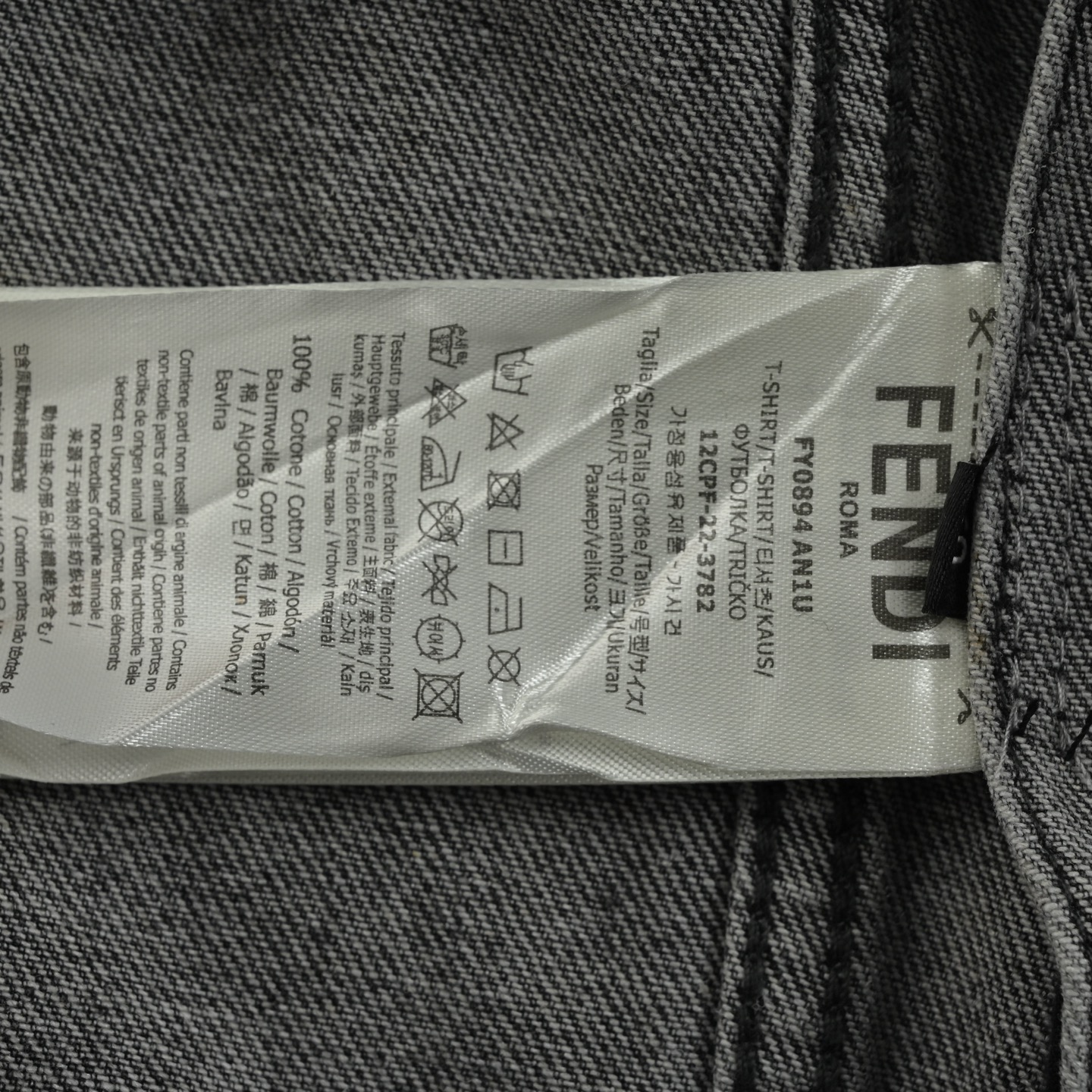 Fendi/芬迪 翻领单排扣套染做旧套装牛仔外套-莆田鞋,莆田鞋货源,高仿鞋,高仿鞋货源,安福档口,莆田高仿鞋,莆田鞋批发,高仿鞋批发,莆田高仿运动鞋,高仿运动鞋,莆田运动鞋 Fendi/芬迪 翻领单排扣套染做旧套装牛仔外套