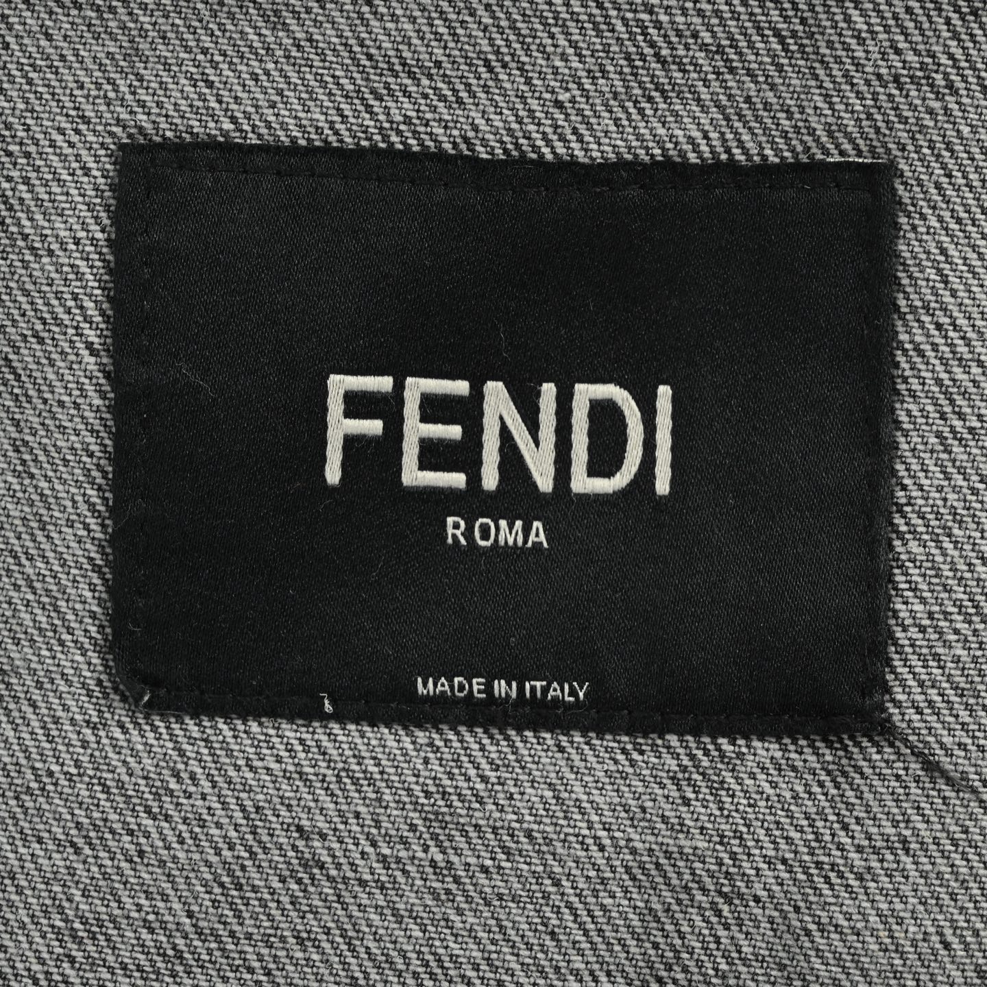 Fendi/芬迪 翻领单排扣套染做旧套装牛仔外套-莆田鞋,莆田鞋货源,高仿鞋,高仿鞋货源,安福档口,莆田高仿鞋,莆田鞋批发,高仿鞋批发,莆田高仿运动鞋,高仿运动鞋,莆田运动鞋 Fendi/芬迪 翻领单排扣套染做旧套装牛仔外套