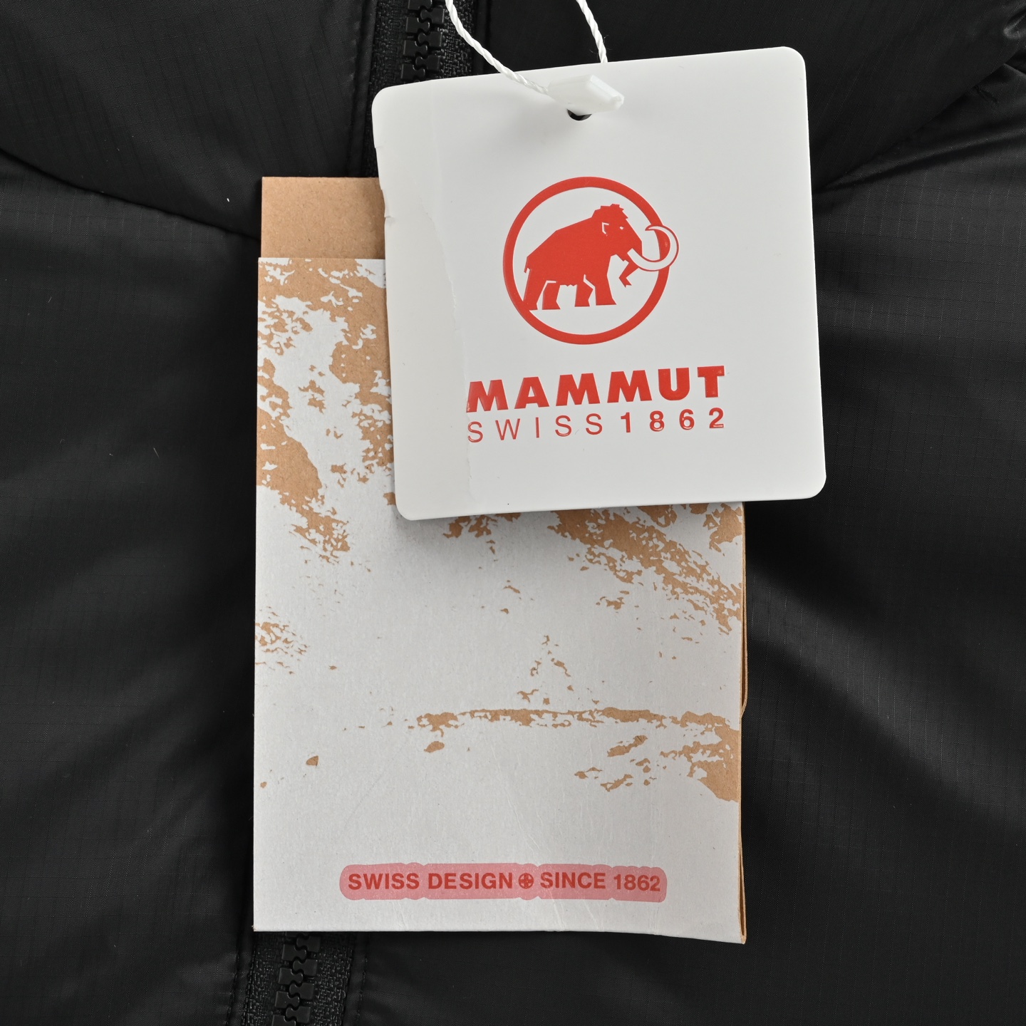 Mamut/猛犸象 胸口小标连帽羽绒服 黑色