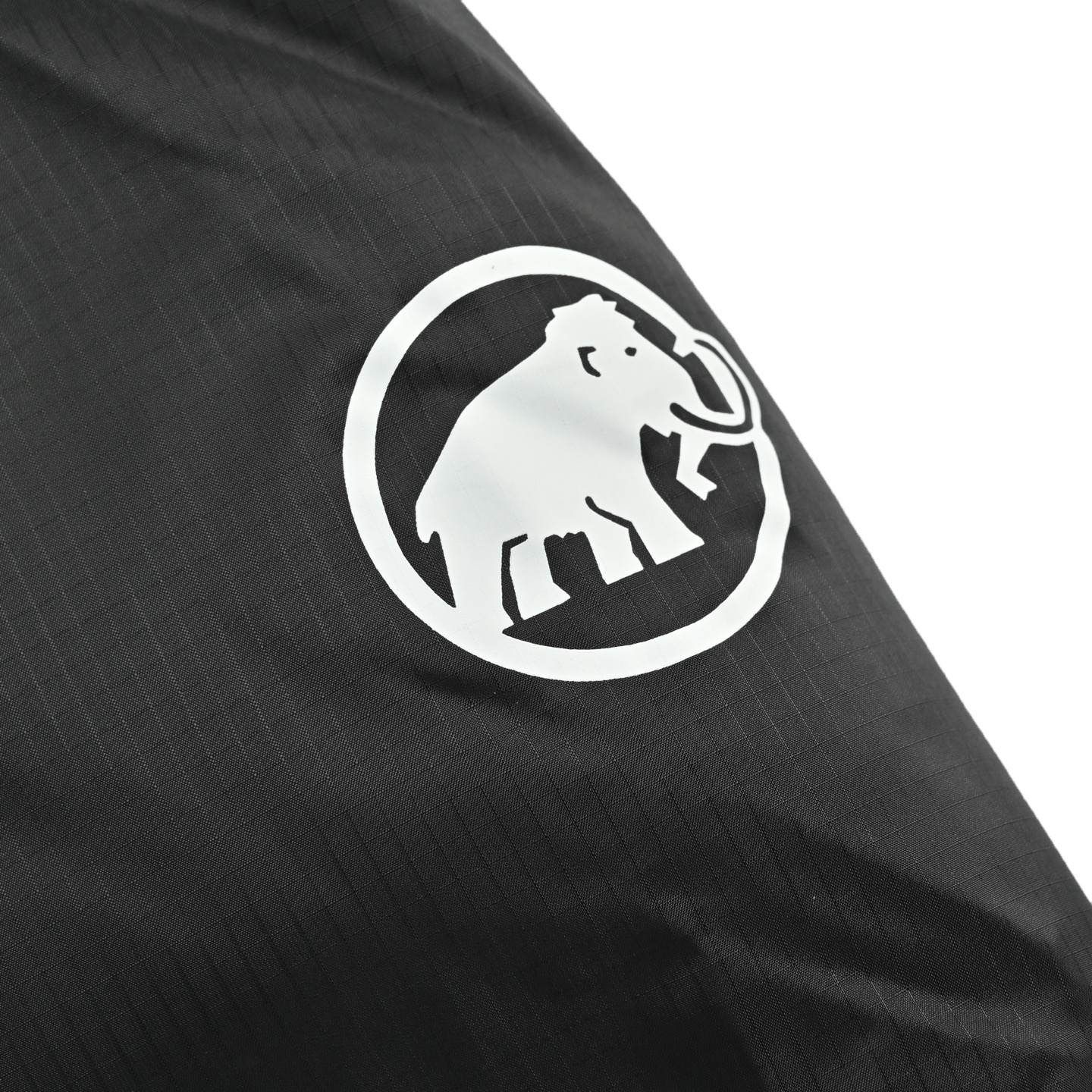 Mamut/猛犸象 胸口小标连帽羽绒服 黑色
