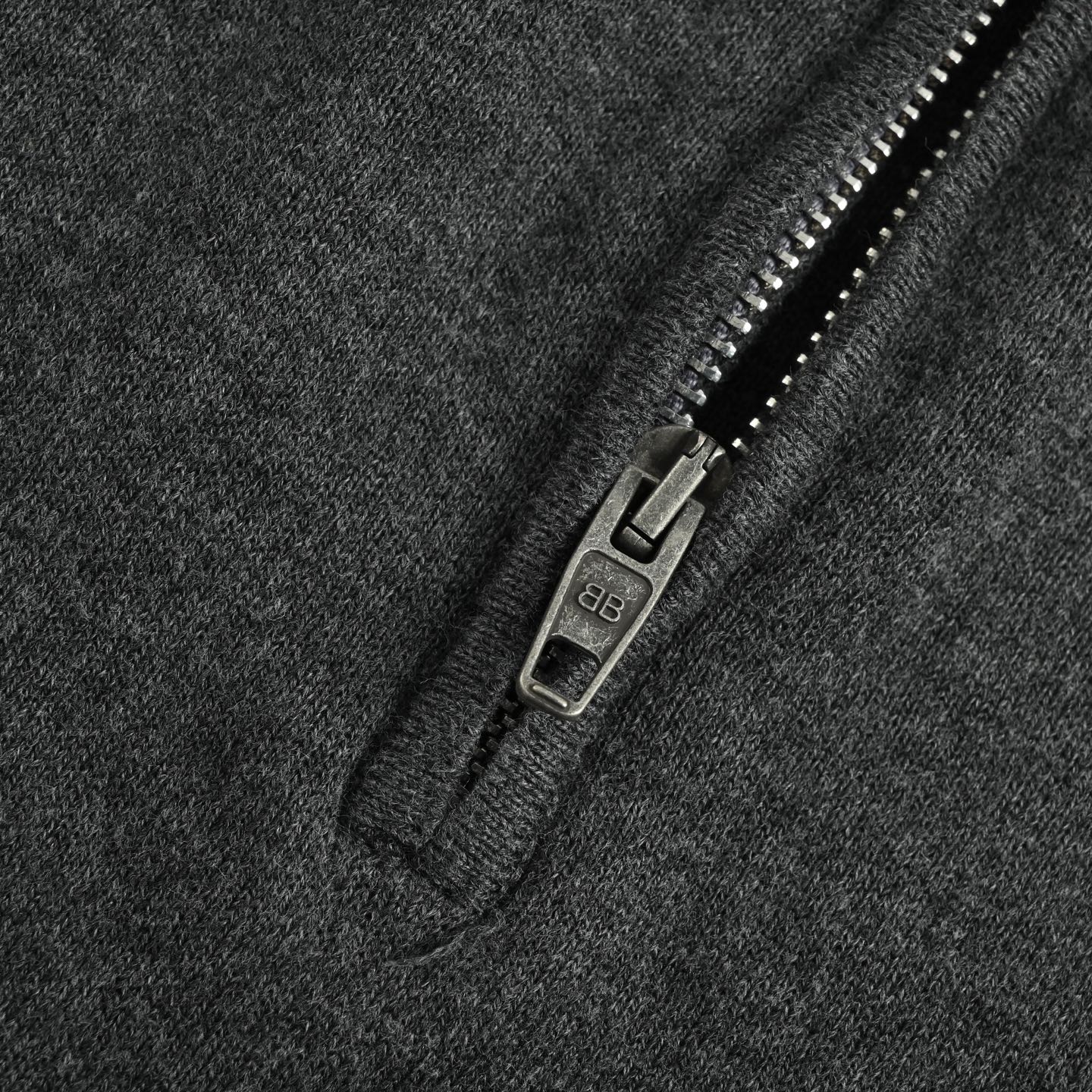 Balenciaga/巴黎世家 立领纯色半拉链高领毛衣-莆田鞋,莆田鞋货源,高仿鞋,高仿鞋货源,安福档口,莆田高仿鞋,莆田鞋批发,高仿鞋批发,莆田高仿运动鞋,高仿运动鞋,莆田运动鞋 Balenciaga/巴黎世家 立领纯色半拉链高领毛衣