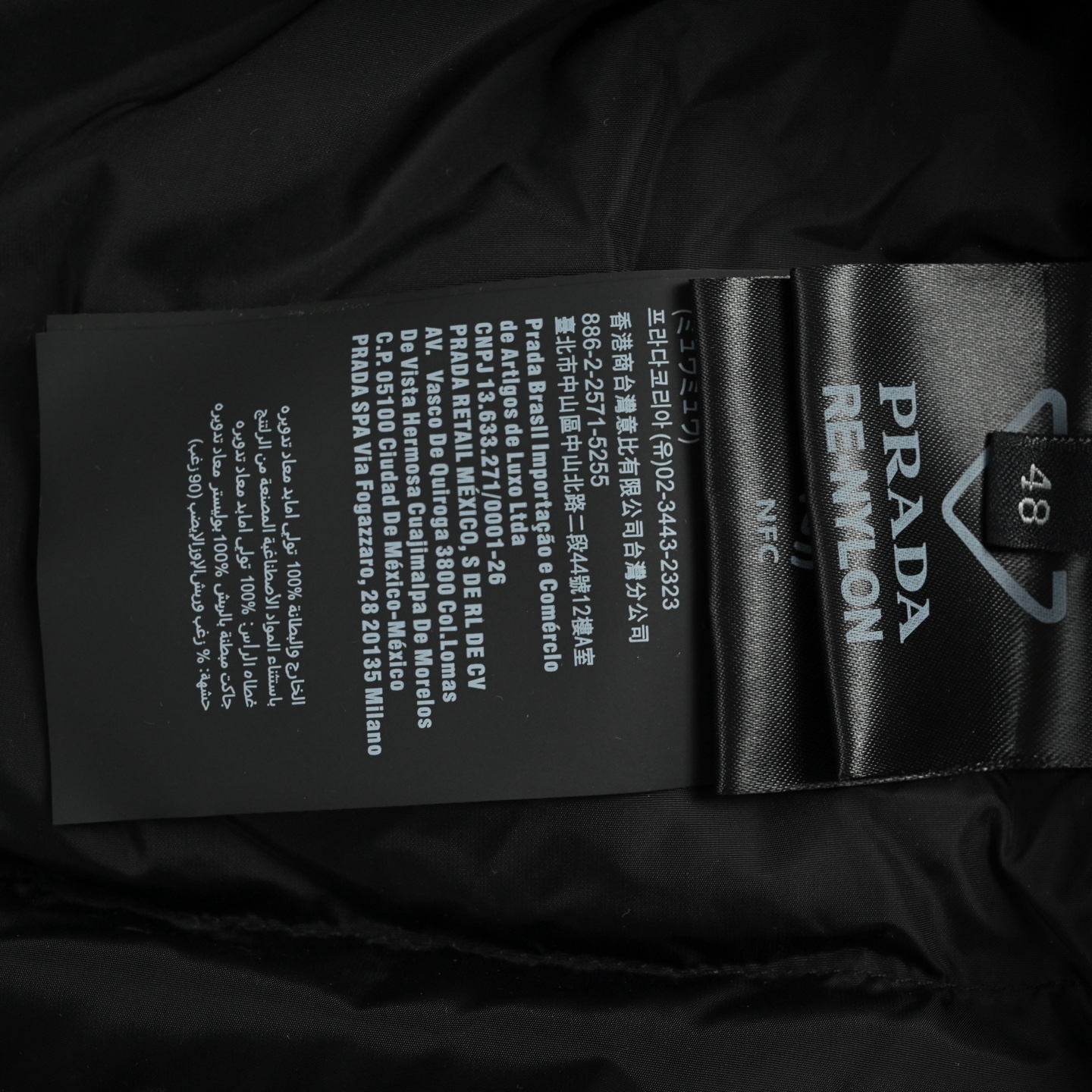 Prada/普拉达 25Fw 三角布标羽绒马甲 PRADA饰织物三角标羽绒马甲