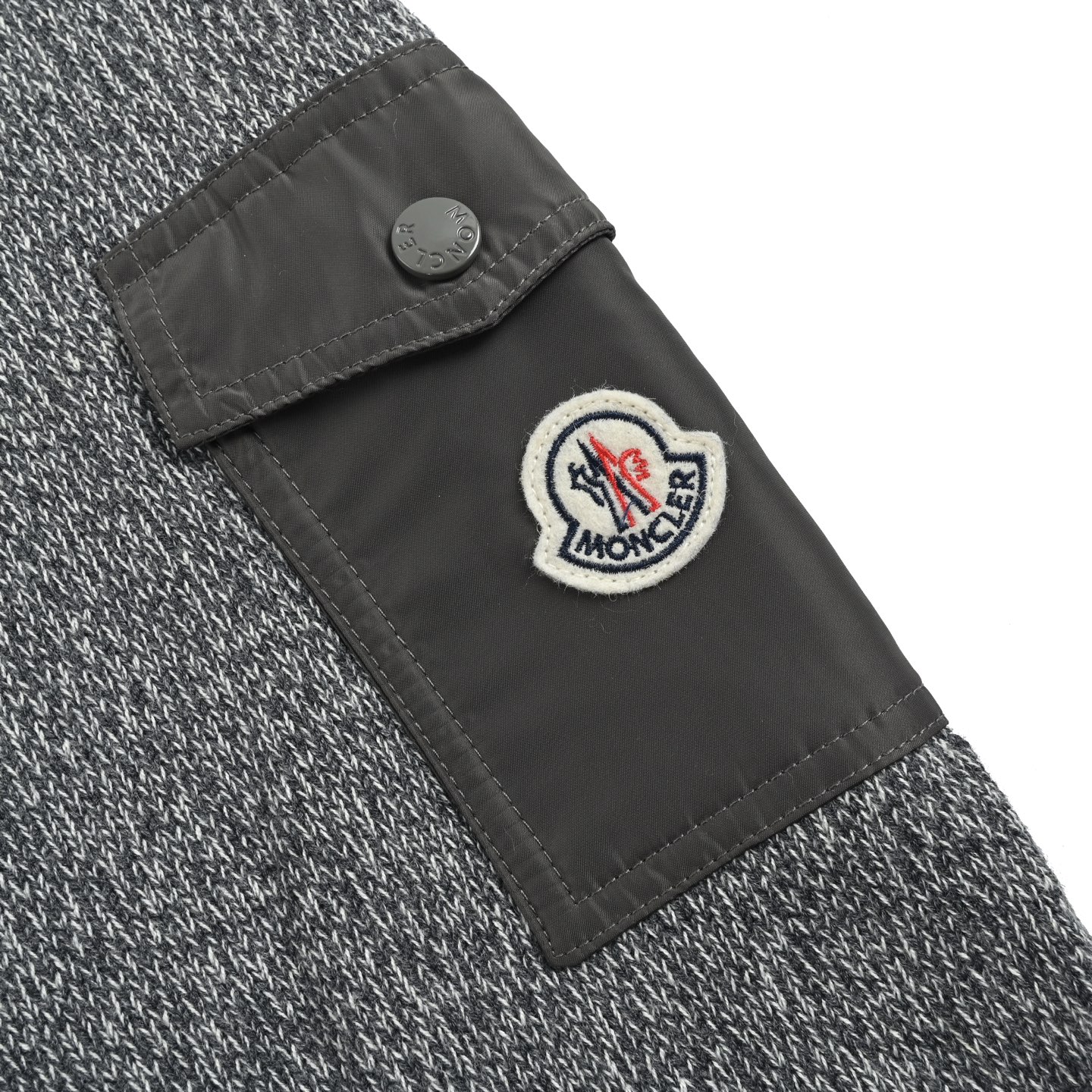 Moncler/蒙口 袖子口袋针织毛衣 选用高品质羊毛