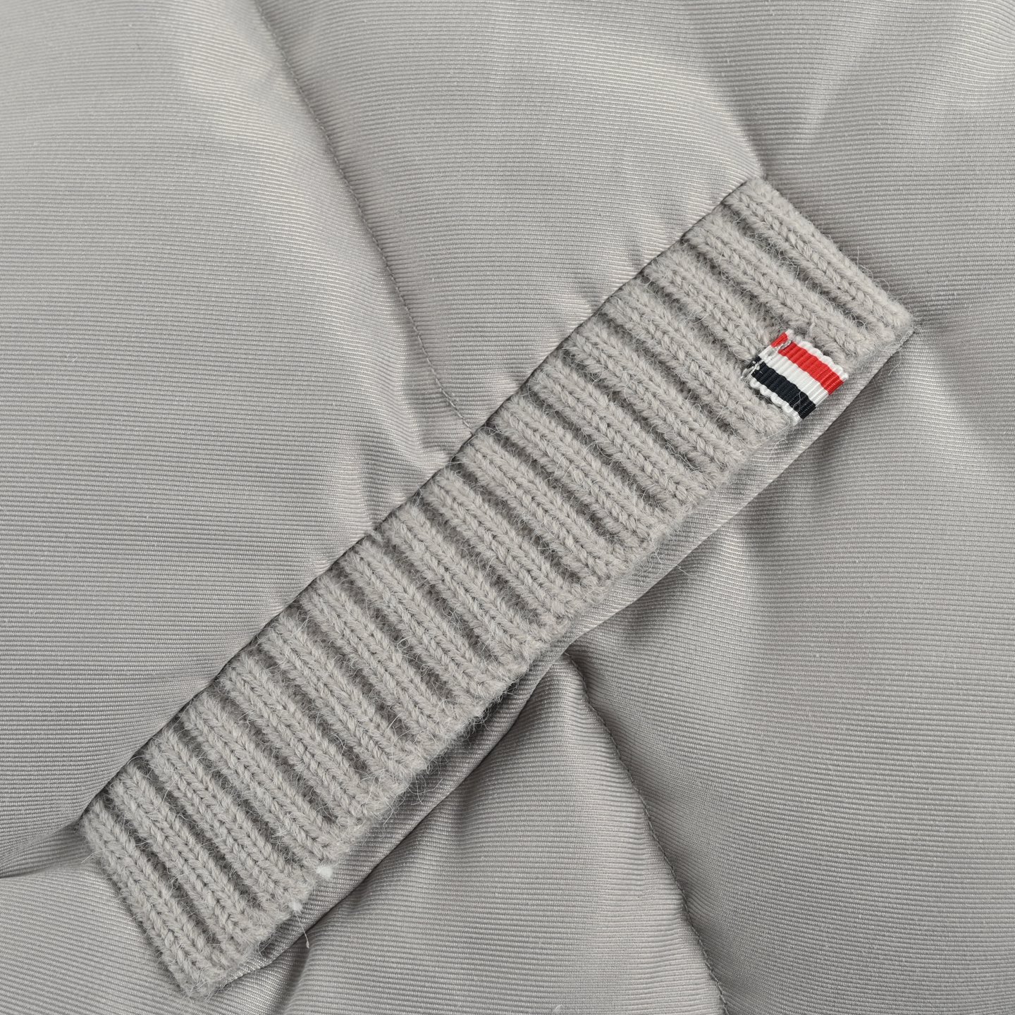 Thom Browne/汤姆布朗 四杠针织拼接羽绒服-莆田鞋,莆田鞋货源,高仿鞋,高仿鞋货源,安福档口,莆田高仿鞋,莆田鞋批发,高仿鞋批发,莆田高仿运动鞋,高仿运动鞋,莆田运动鞋 Thom Browne/汤姆布朗 四杠针织拼接羽绒服