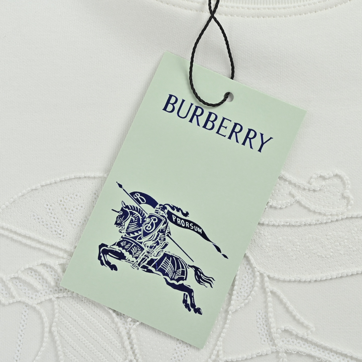 Burberry/巴宝莉 25Fw 胸前暗纹战马刺绣长袖T恤 黑色 白色