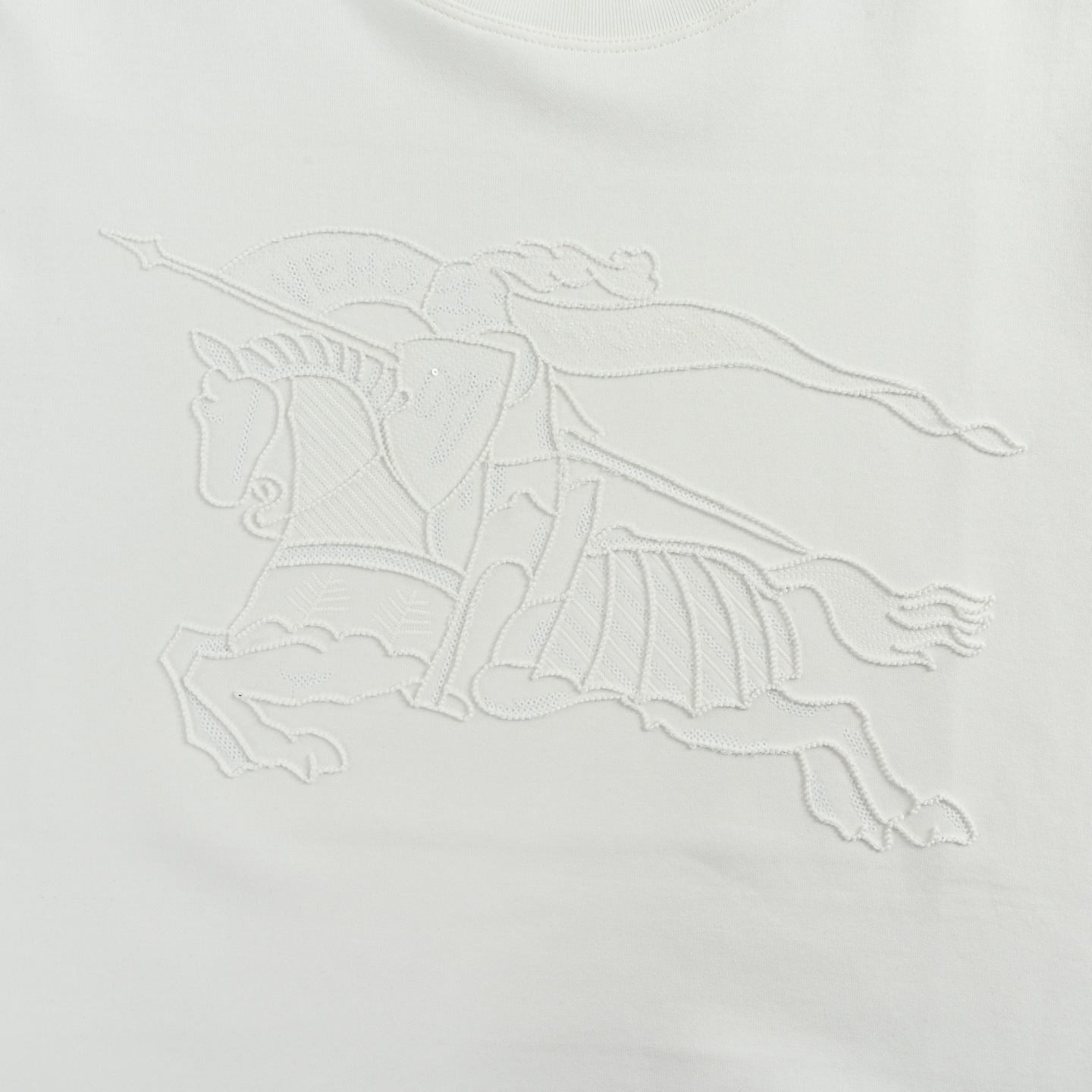 Burberry/巴宝莉 25Fw 胸前暗纹战马刺绣长袖T恤 黑色 白色