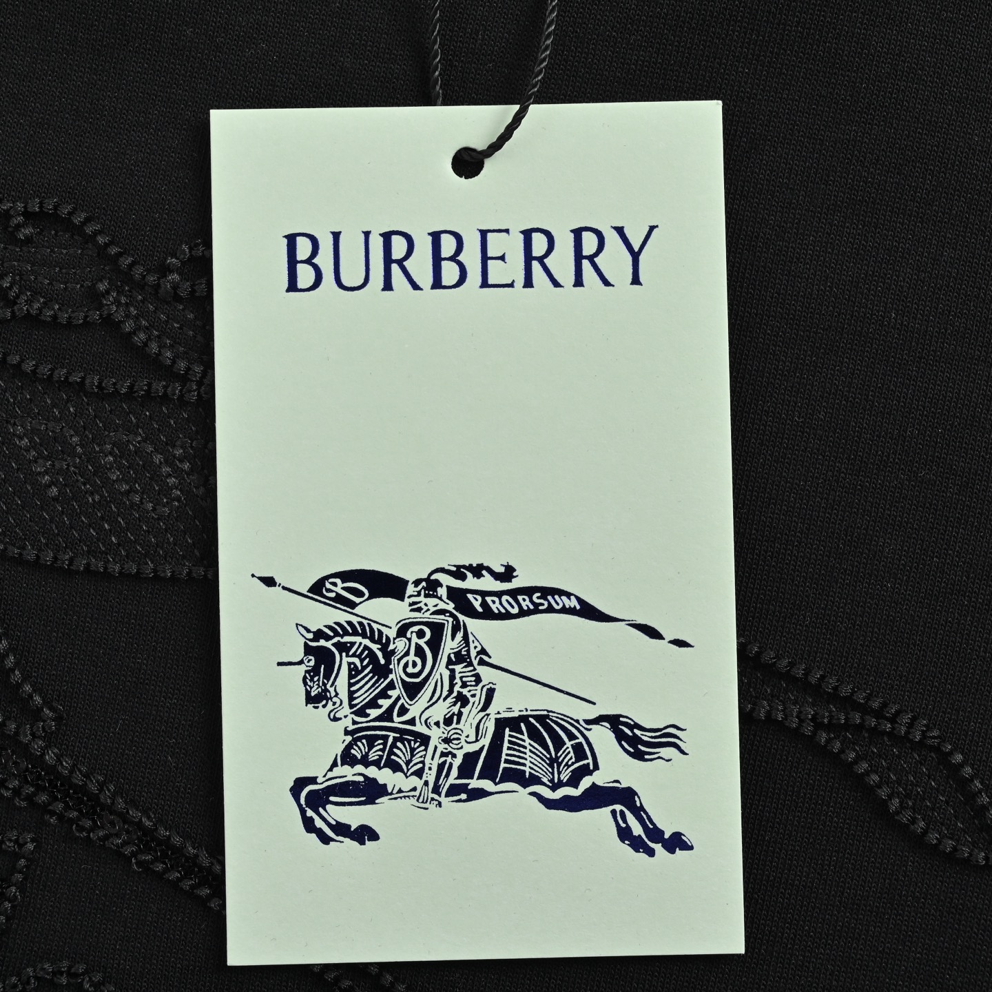 Burberry/巴宝莉 25Fw 胸前暗纹战马刺绣长袖T恤 黑色 白色-莆田鞋,莆田鞋货源,高仿鞋,高仿鞋货源,安福档口,莆田高仿鞋,莆田鞋批发,高仿鞋批发,莆田高仿运动鞋,高仿运动鞋,莆田运动鞋 Burberry/巴宝莉 25Fw 胸前暗纹战马刺绣长袖T恤 黑色 白色