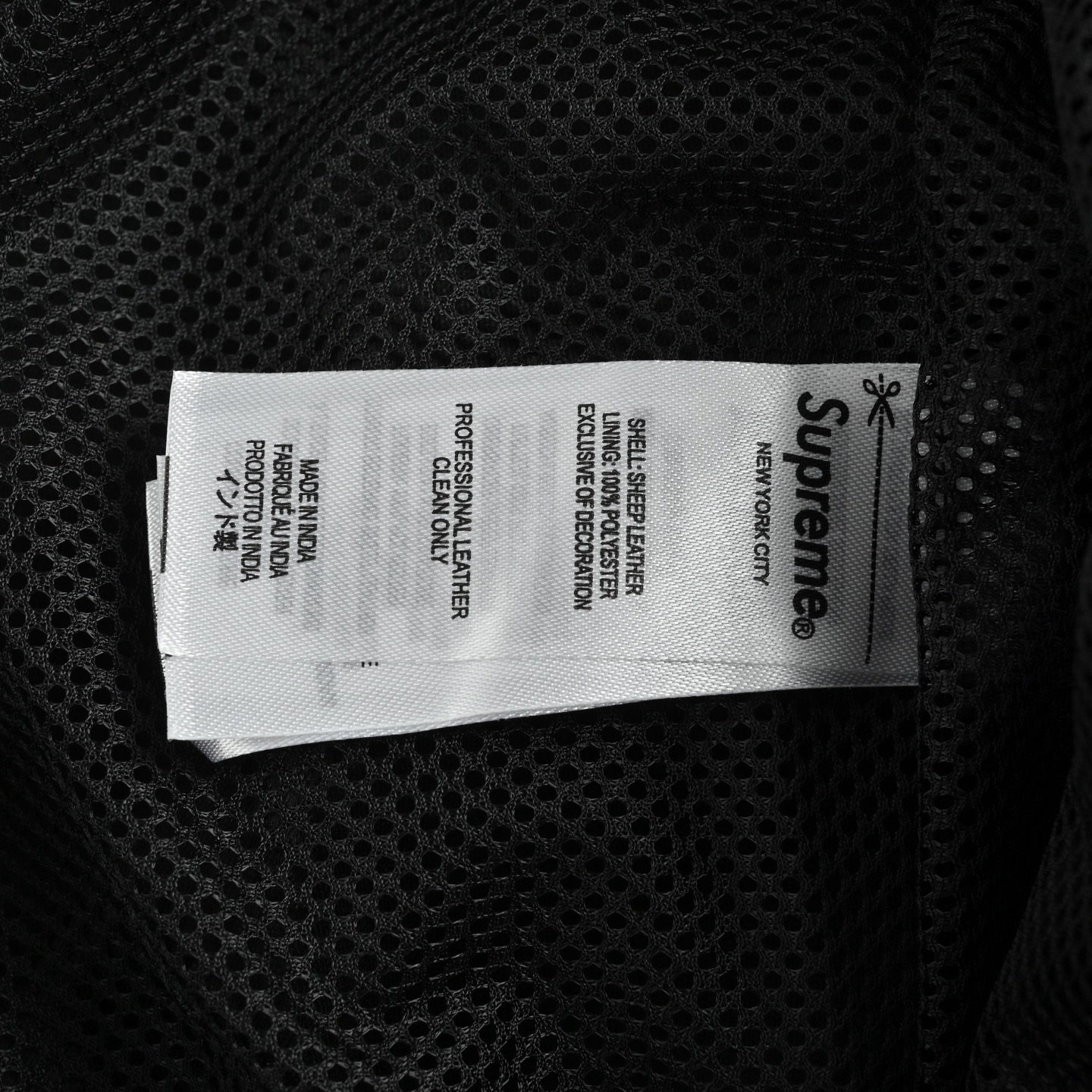 Supreme Umbro 联名款刺绣logo拉链皮革夹克外套 Supreme Umbro 联名款 FW25 WEEK4 Leather Track Jacket 刺绣logo拉链开合皮革夹克外套-莆田鞋,莆田鞋货源,高仿鞋,高仿鞋货源,安福档口,莆田高仿鞋,莆田鞋批发,高仿鞋批发,莆田高仿运动鞋,高仿运动鞋,莆田运动鞋 Supreme Umbro 联名款刺绣logo拉链皮革夹克外套 Supreme Umbro 联名款 FW25 WEEK4 Leather Track Jacket 刺绣logo拉链开合皮革夹克外套