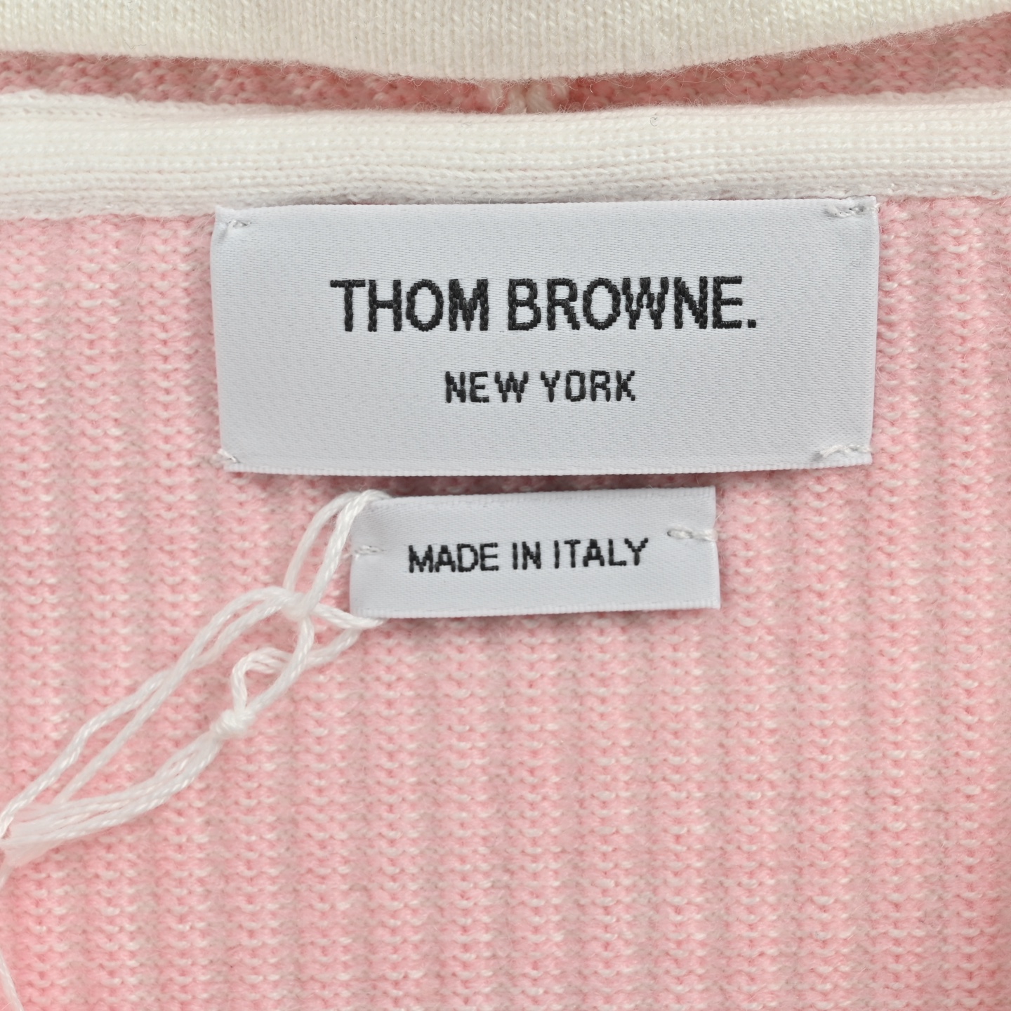 Thom Browne K23四杠竖条纹连帽外套-莆田鞋,莆田鞋货源,高仿鞋,高仿鞋货源,安福档口,莆田高仿鞋,莆田鞋批发,高仿鞋批发,莆田高仿运动鞋,高仿运动鞋,莆田运动鞋 Thom Browne K23四杠竖条纹连帽外套
