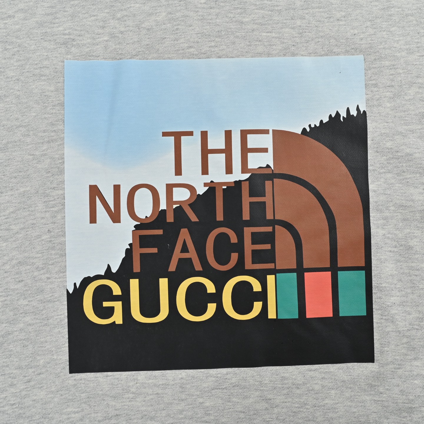 本地自取:💰220
Gucci & The North Face 联名款森林印花圆领卫衣
🆕25FW秋冬新款圆领卫衣 面料客订精梳棉洗水后450克 定染螺纹 舒适透气 微宽松设计裁剪兼具个性时尚范儿 男女同款
轻奢主义 男女日常通勤穿搭必备单品 正确版本 欢迎对比
详细特征
· 面部无尘烧毛工艺 底部吸毛 环保活性染
· 双针车线跨缝工艺
· 原版主唛水洗吊牌防潮纸包装
Size:S-XL