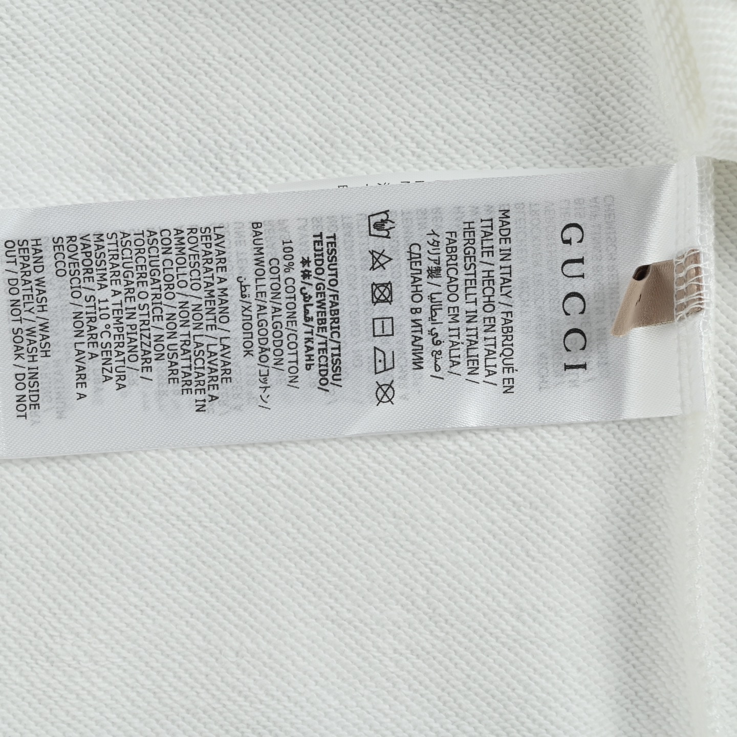 本地自取:💰220
Gucci & The North Face 联名款森林印花圆领卫衣
🆕25FW秋冬新款圆领卫衣 面料客订精梳棉洗水后450克 定染螺纹 舒适透气 微宽松设计裁剪兼具个性时尚范儿 男女同款
轻奢主义 男女日常通勤穿搭必备单品 正确版本 欢迎对比
详细特征
· 面部无尘烧毛工艺 底部吸毛 环保活性染
· 双针车线跨缝工艺
· 原版主唛水洗吊牌防潮纸包装
Size:S-XL