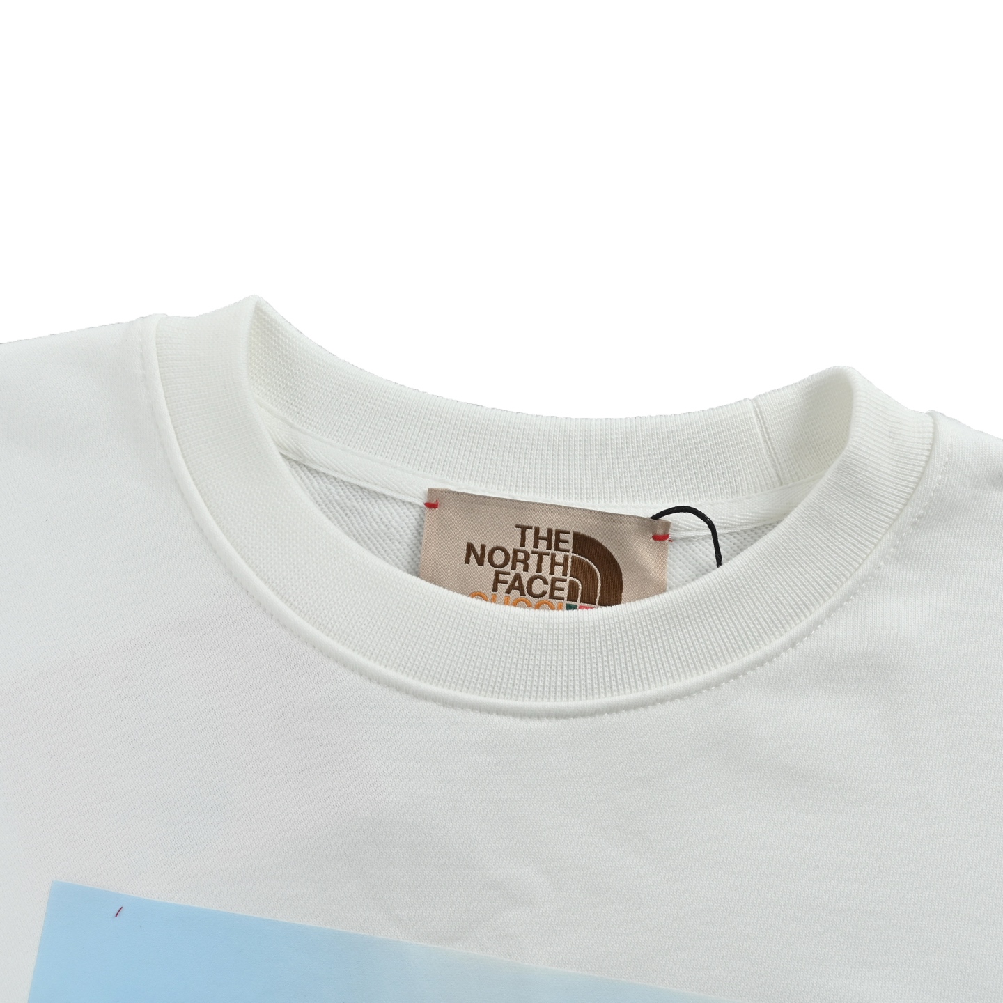 本地自取:💰220
Gucci & The North Face 联名款森林印花圆领卫衣
🆕25FW秋冬新款圆领卫衣 面料客订精梳棉洗水后450克 定染螺纹 舒适透气 微宽松设计裁剪兼具个性时尚范儿 男女同款
轻奢主义 男女日常通勤穿搭必备单品 正确版本 欢迎对比
详细特征
· 面部无尘烧毛工艺 底部吸毛 环保活性染
· 双针车线跨缝工艺
· 原版主唛水洗吊牌防潮纸包装
Size:S-XL