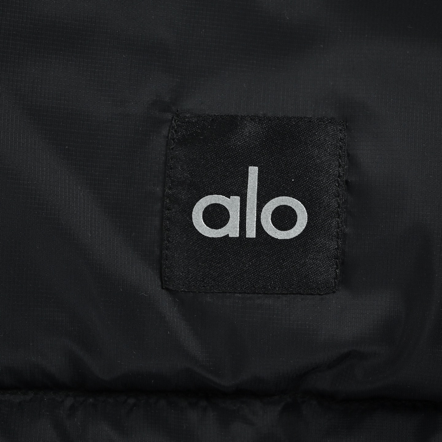 ALO 短款螺纹连帽羽绒服 填充80绒国标羽绒服并非市面上的棉服 alo yoga Foxy Puffer 宽松连帽舒适女款