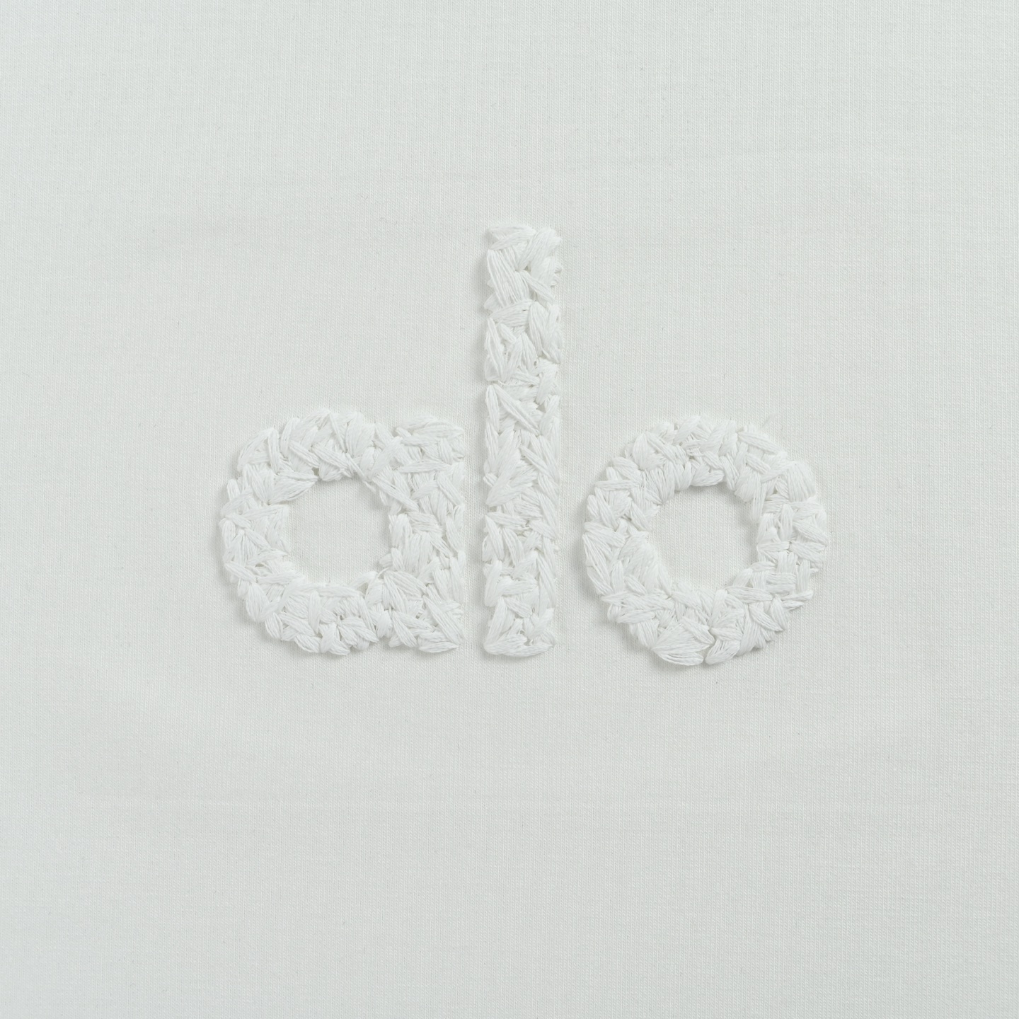 ALO 25Fw 暗纹立体logo榻榻米刺绣长袖T恤黑色 白色