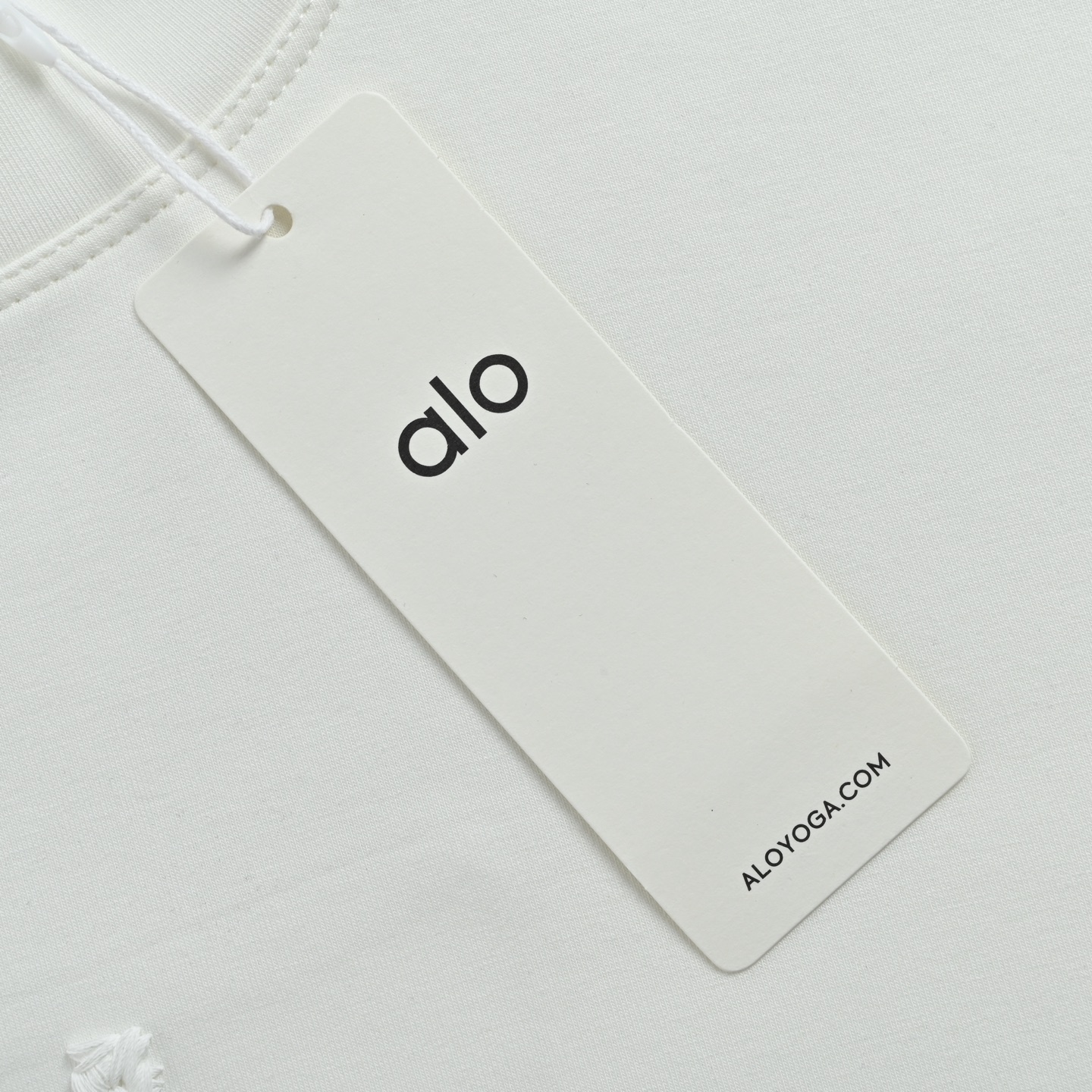 ALO 25Fw 暗纹立体logo榻榻米刺绣长袖T恤黑色 白色