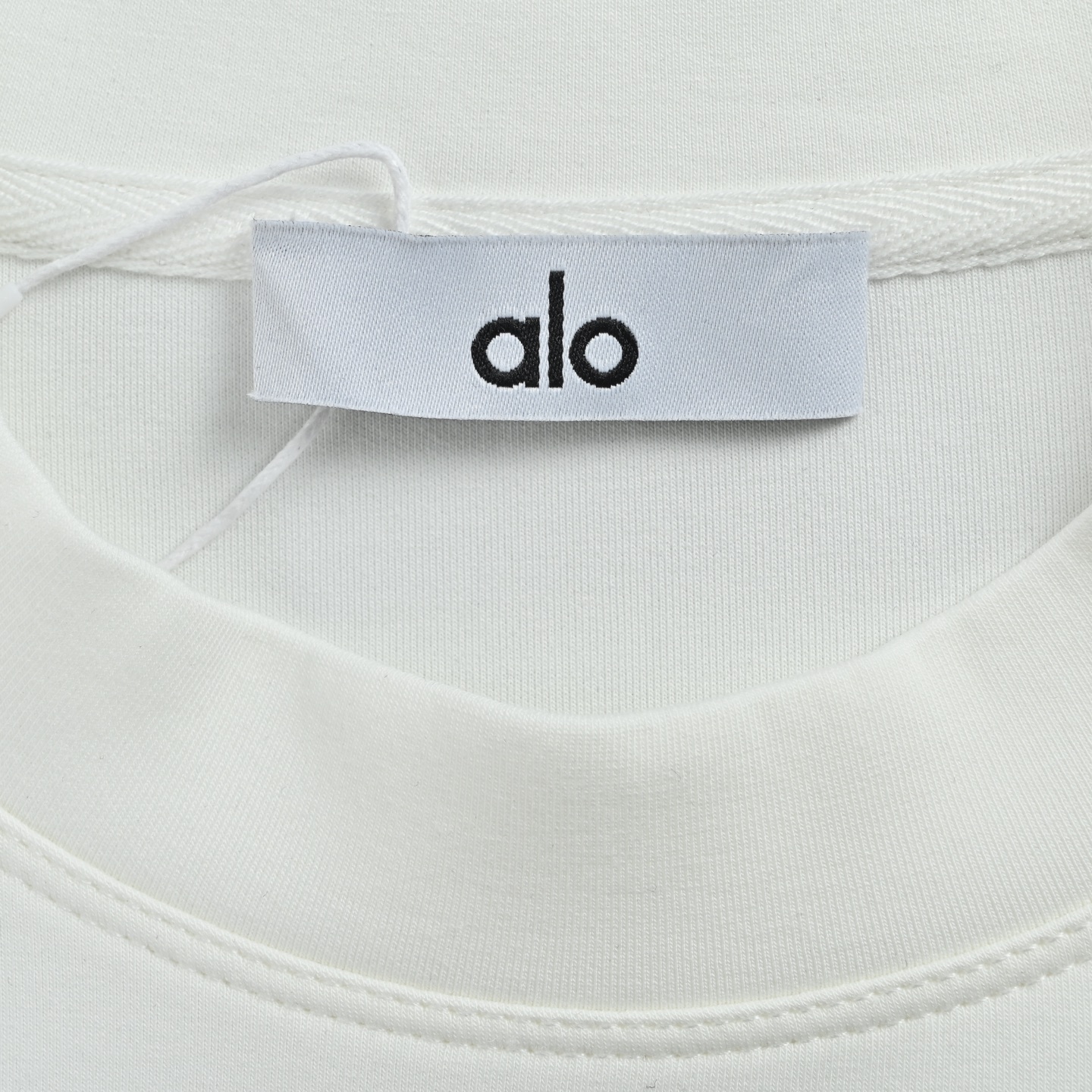 ALO 25Fw 暗纹立体logo榻榻米刺绣长袖T恤黑色 白色