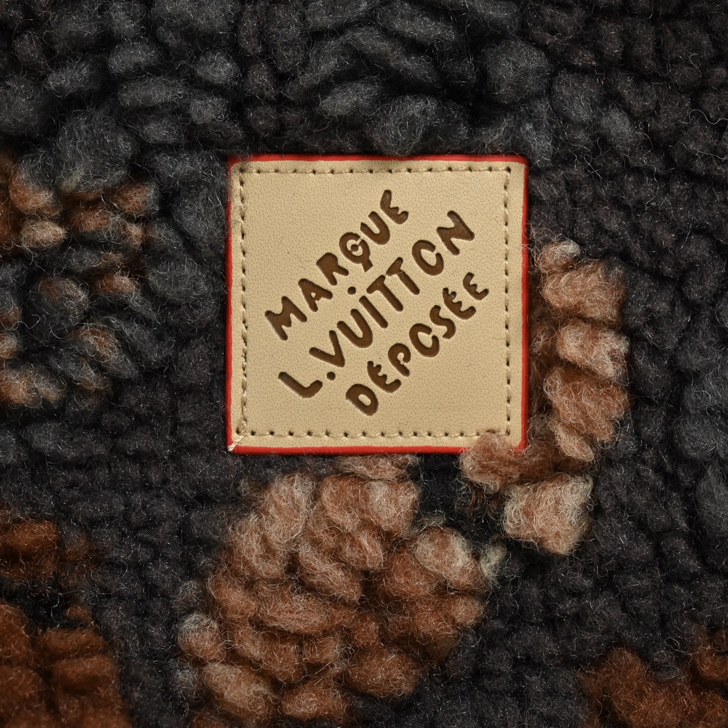 Louis Vuitton & Nigo 花型双面穿抓绒羊羔绒外套
