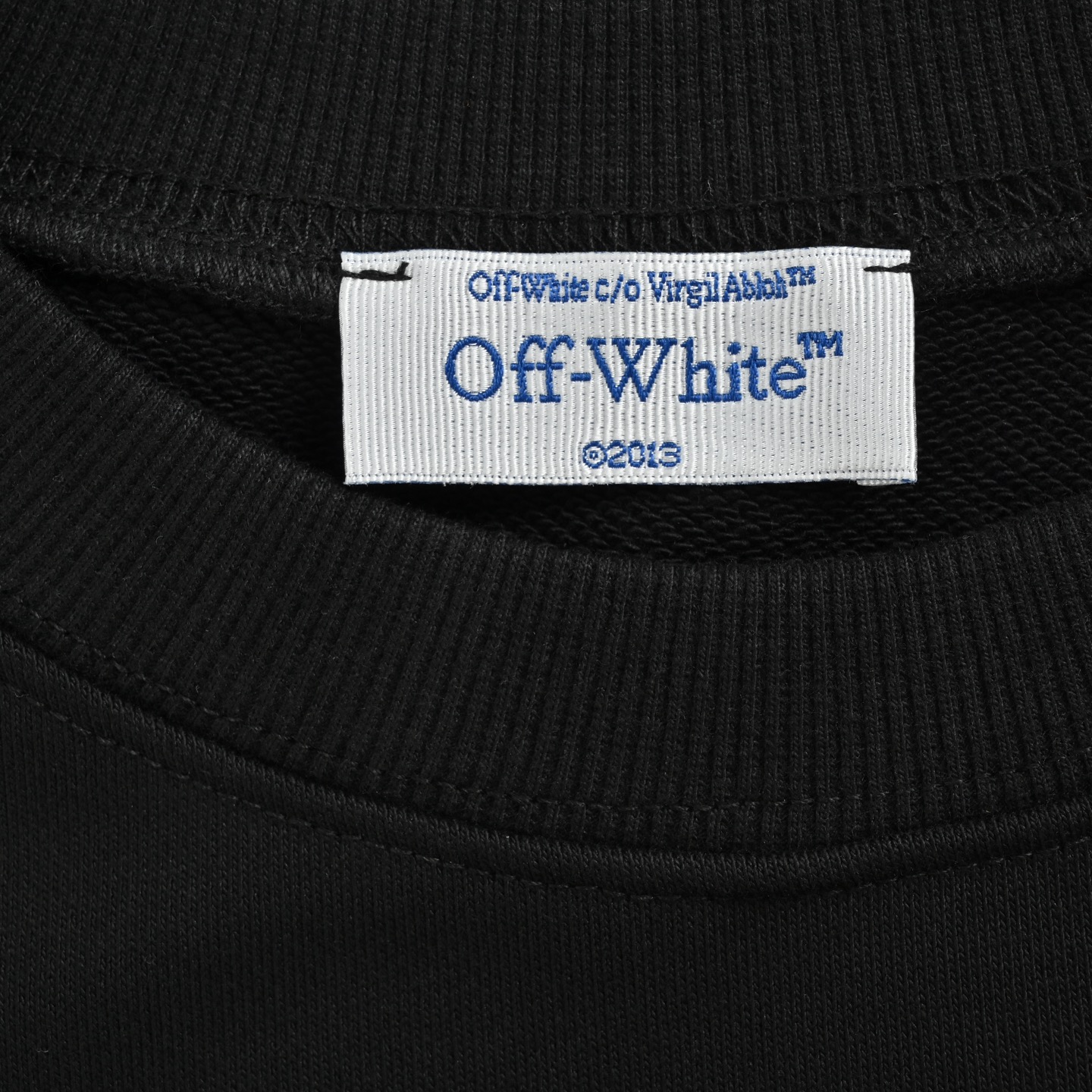 OFF WHITE CO VIRGIL 24Fw 数码耳机箭头印花圆领卫衣-莆田鞋,莆田鞋货源,高仿鞋,高仿鞋货源,安福档口,莆田高仿鞋,莆田鞋批发,高仿鞋批发,莆田高仿运动鞋,高仿运动鞋,莆田运动鞋 OFF WHITE CO VIRGIL 24Fw 数码耳机箭头印花圆领卫衣