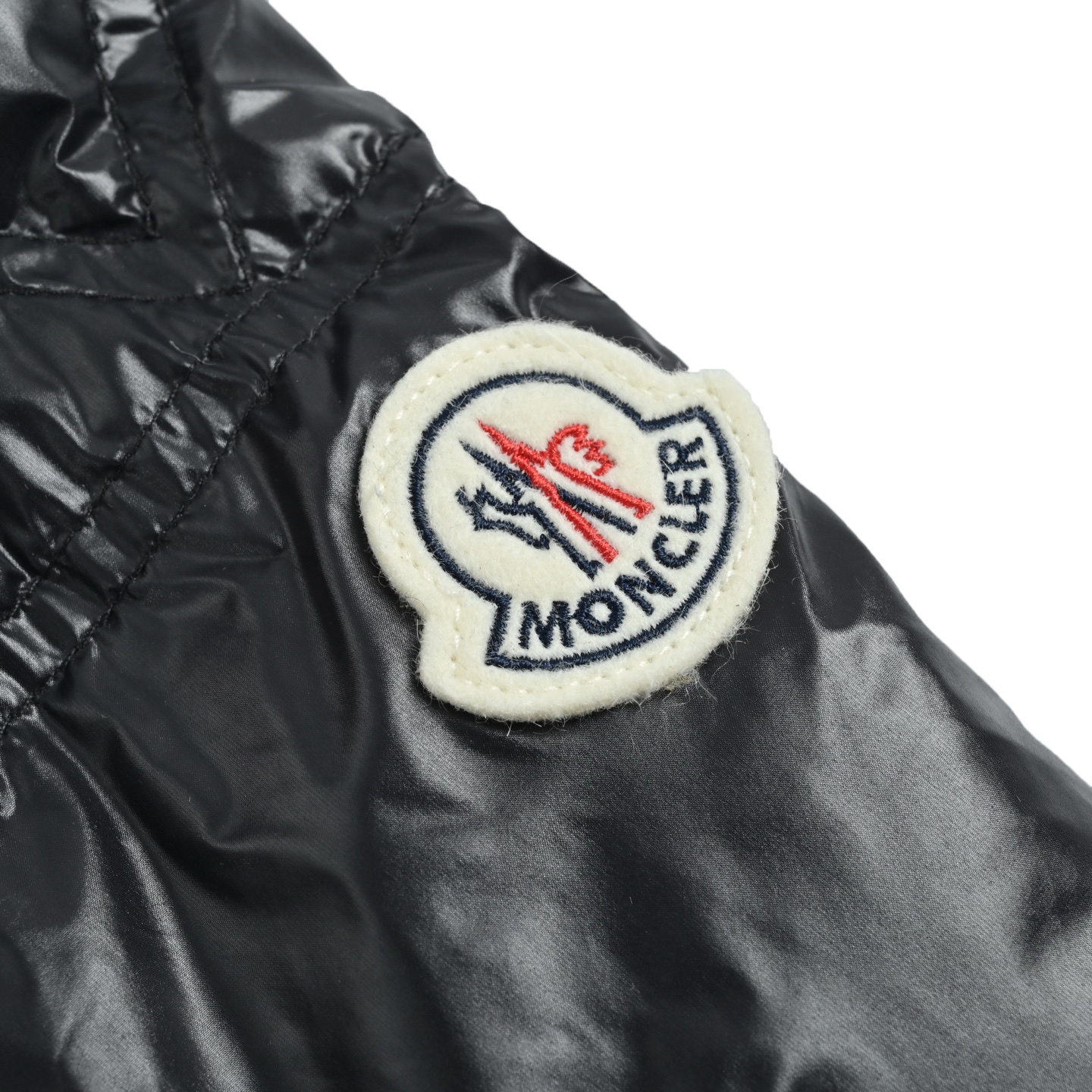 Moncler/蒙口 Serfanto女士连帽短款羽绒服 白鹅绒填充-莆田鞋,莆田鞋货源,高仿鞋,高仿鞋货源,安福档口,莆田高仿鞋,莆田鞋批发,高仿鞋批发,莆田高仿运动鞋,高仿运动鞋,莆田运动鞋 Moncler/蒙口 Serfanto女士连帽短款羽绒服 白鹅绒填充